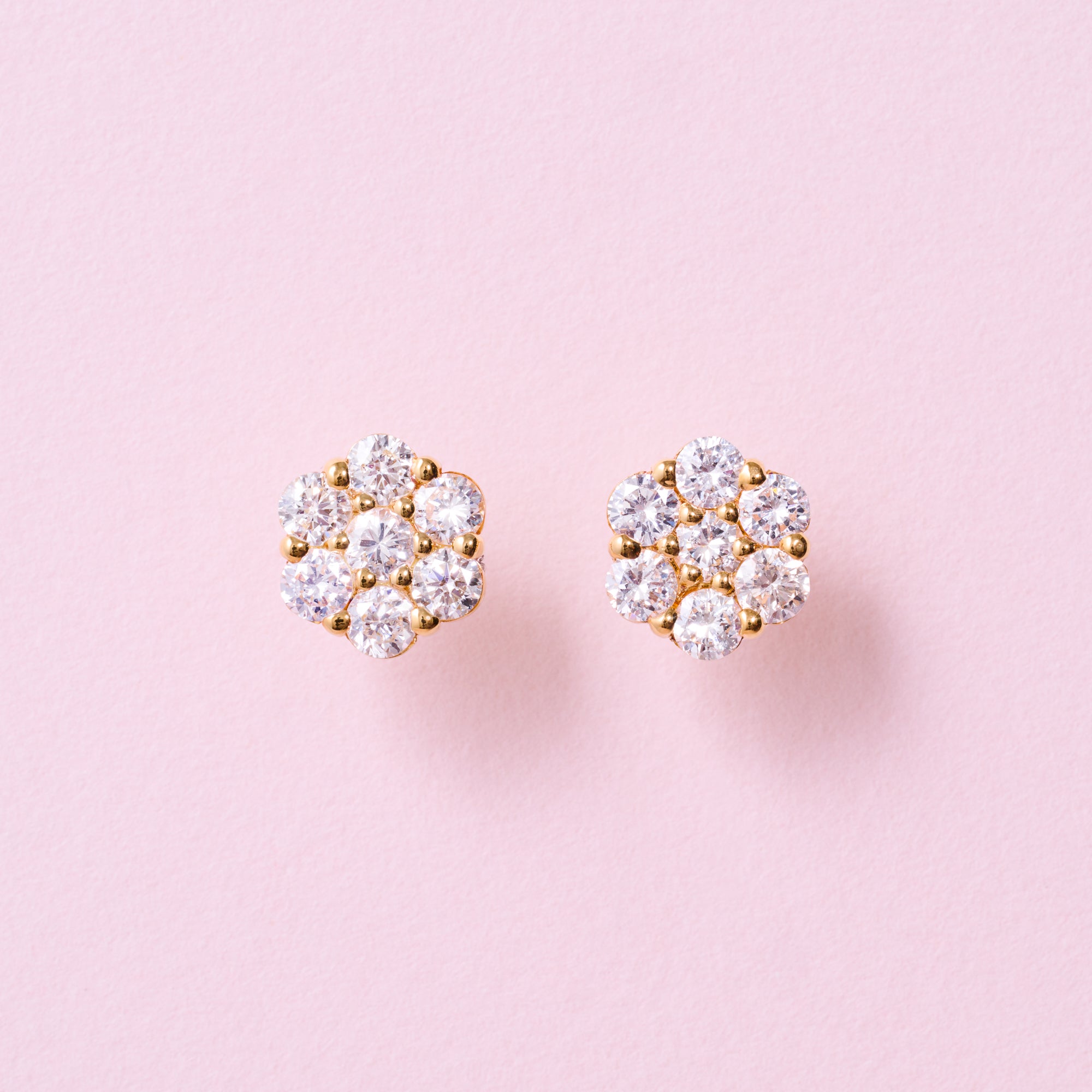 みゆ　いちごピアス ❣️いちごピアス❣️ - メルカリ