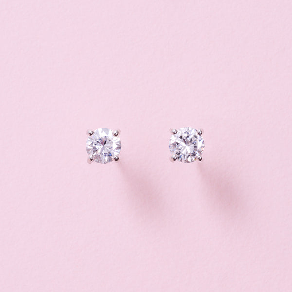 新品！PT サファイヤピアス計0.6ct（0.3×2）