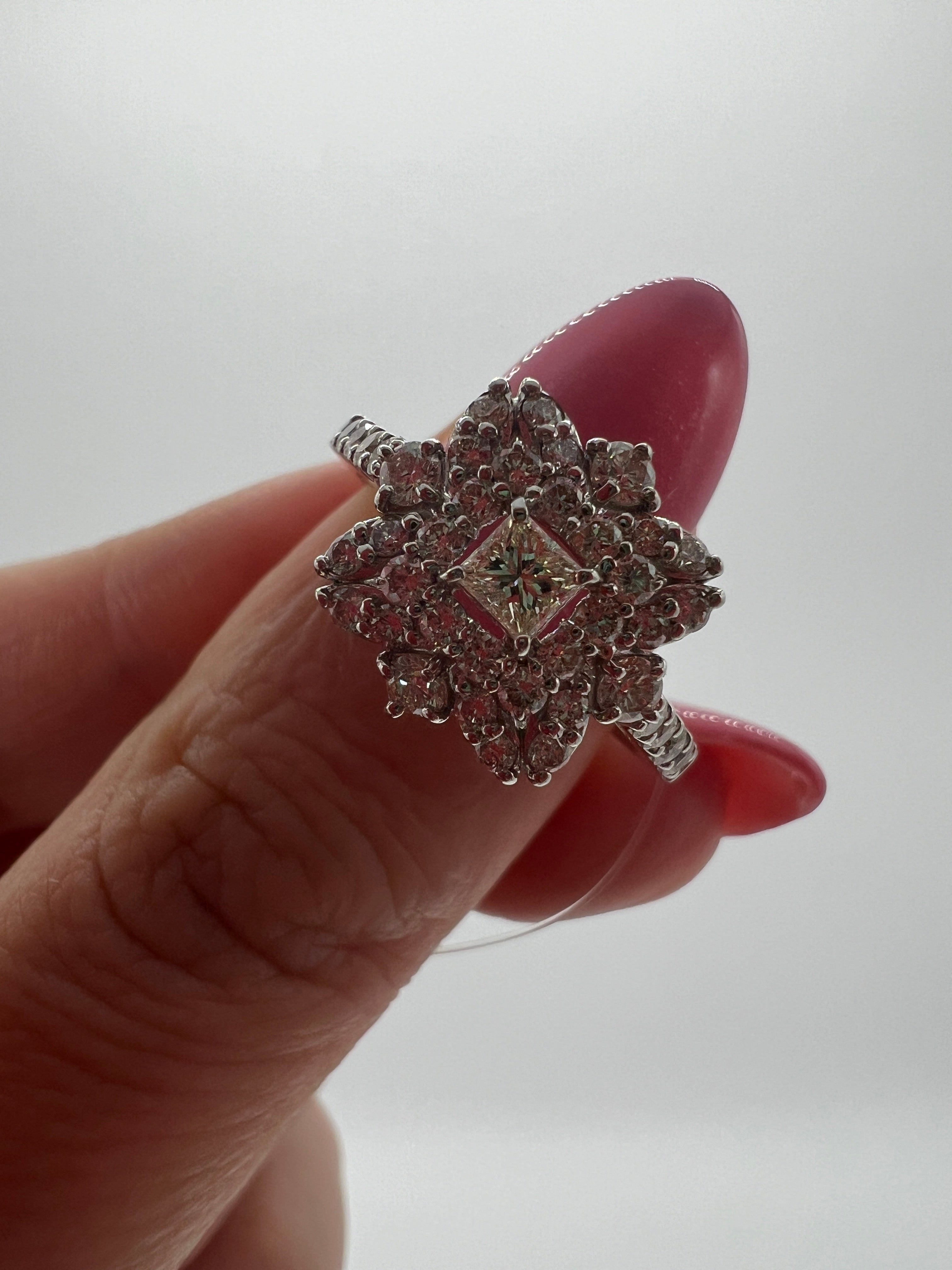 新作 アラベスク〜白いダイヤ&ラウンドメレ｜AYAKO SAKURAI（櫻井 彩子（サクライ アヤコ））公式通販サイト