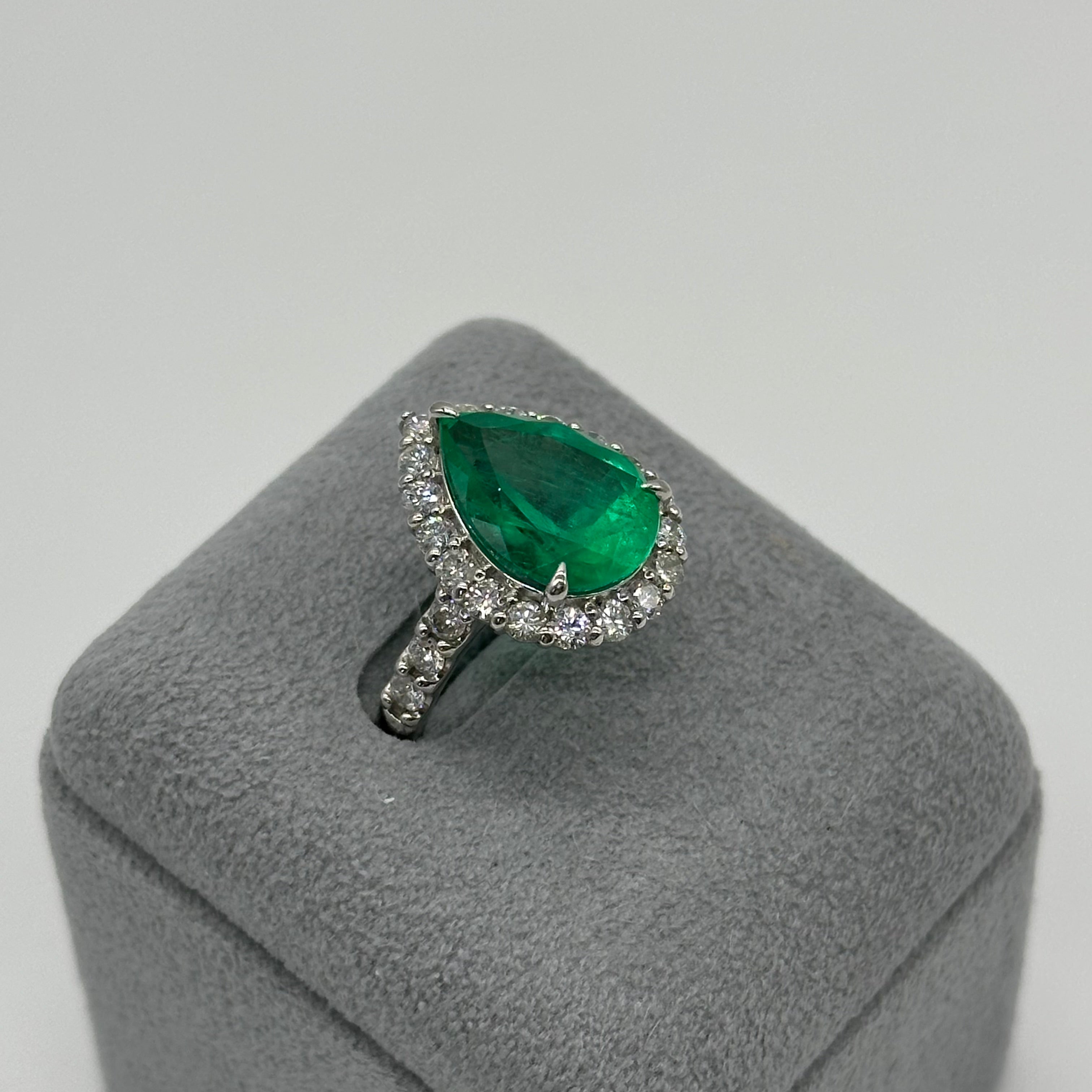 エメラルド 中石4.9ct PS PTリング｜AYAKO SAKURAI（櫻井 彩子（サクライ アヤコ））公式通販サイト