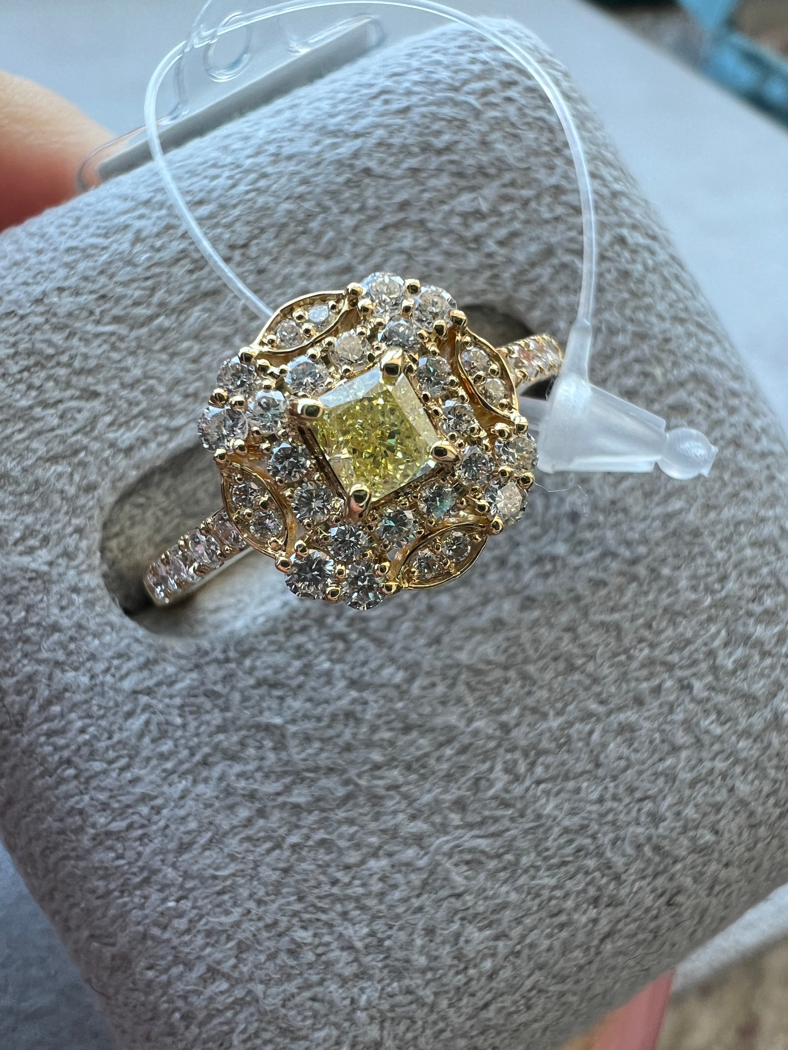 17-カテドラル 中石0.2前後 SQ リング〜Fancy intence yellow SI 相場で計算したら200万以上します｜AYAKO SAKURAI（櫻井 彩子（サクライ アヤコ））公式通販サイト