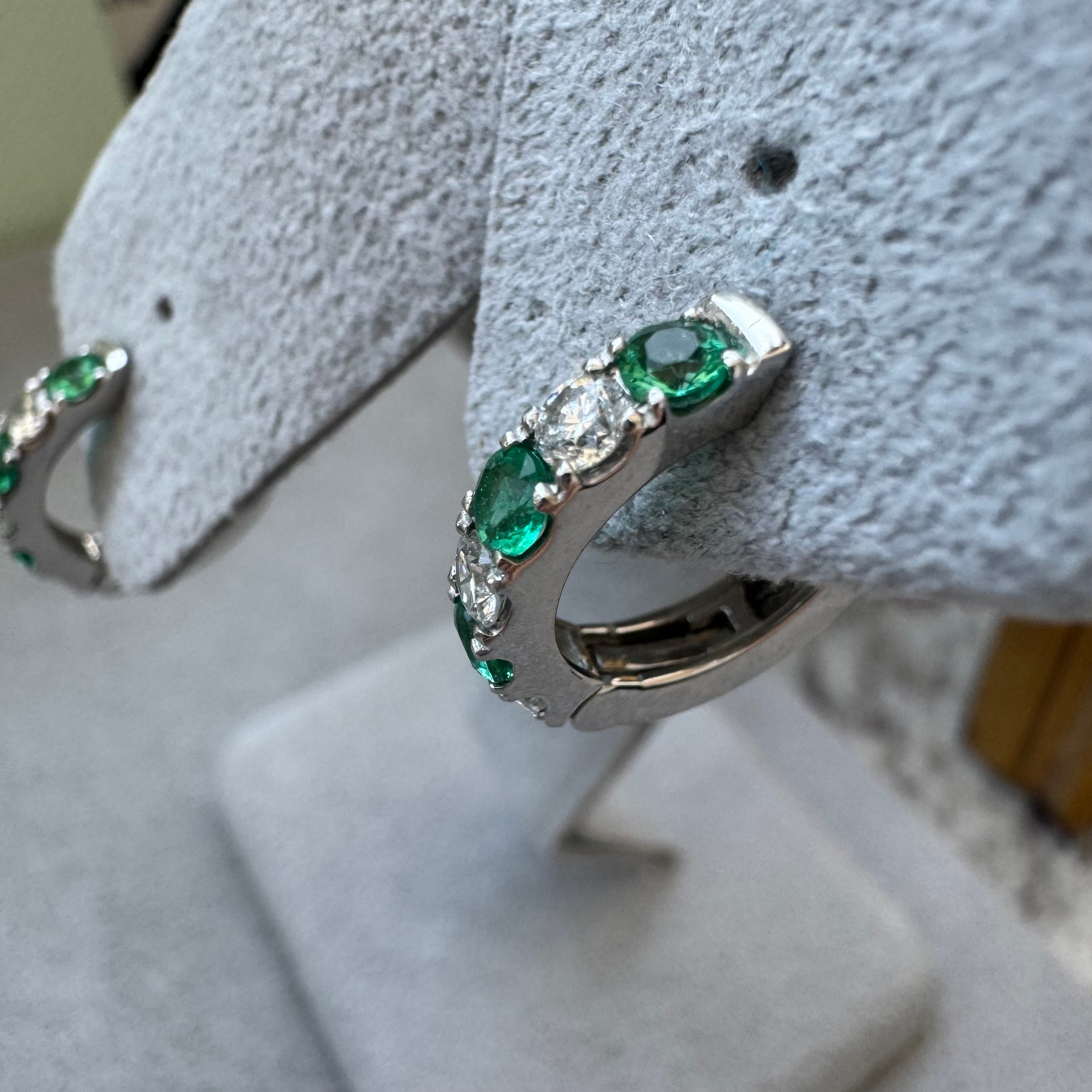 329-綺麗エメラルドフープピアス②EM0.5ct前後×2 PT/K18YG｜AYAKO SAKURAI（櫻井 彩子（サクライ アヤコ））公式通販サイト