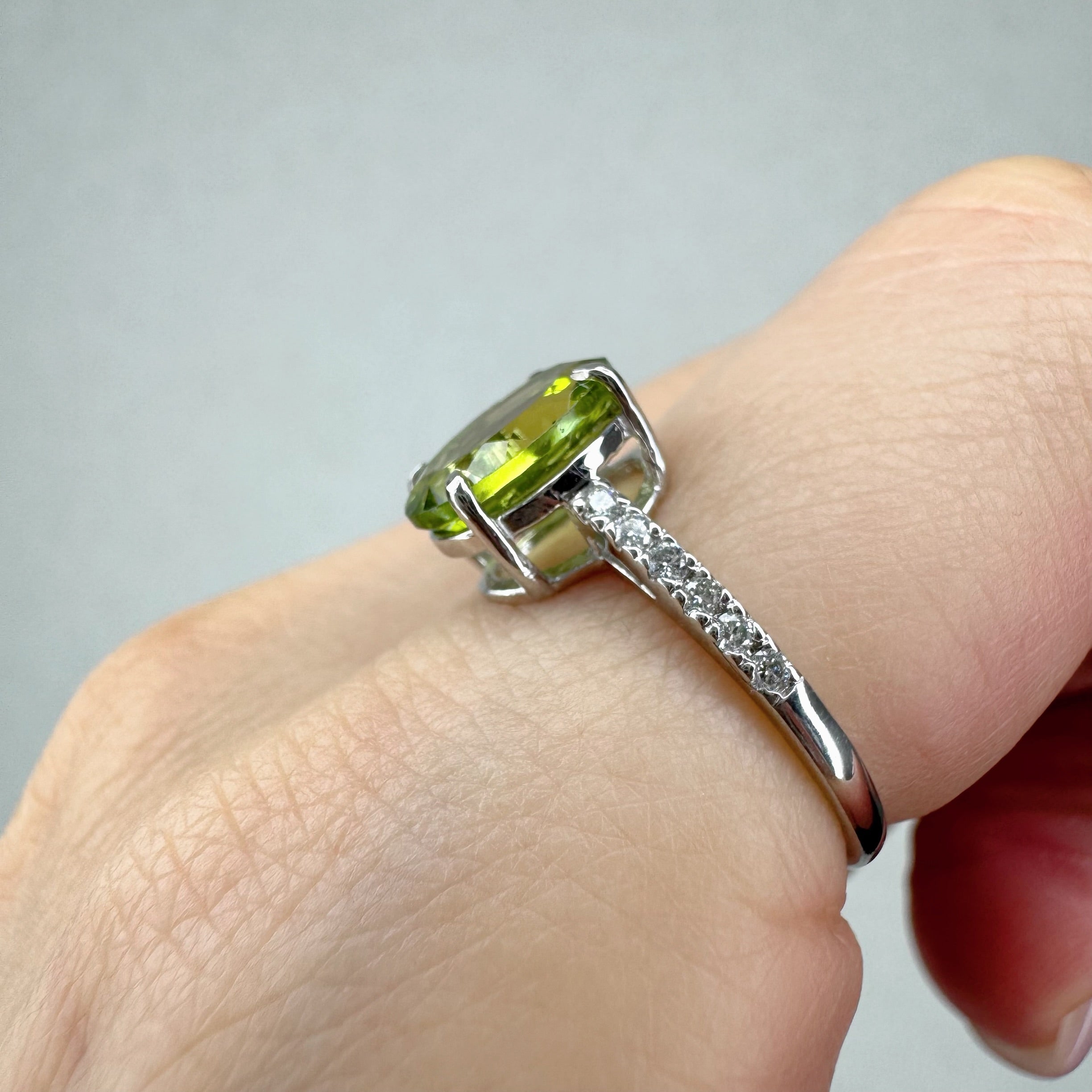 181［一点物］リング ペリドット 2ct OV PT