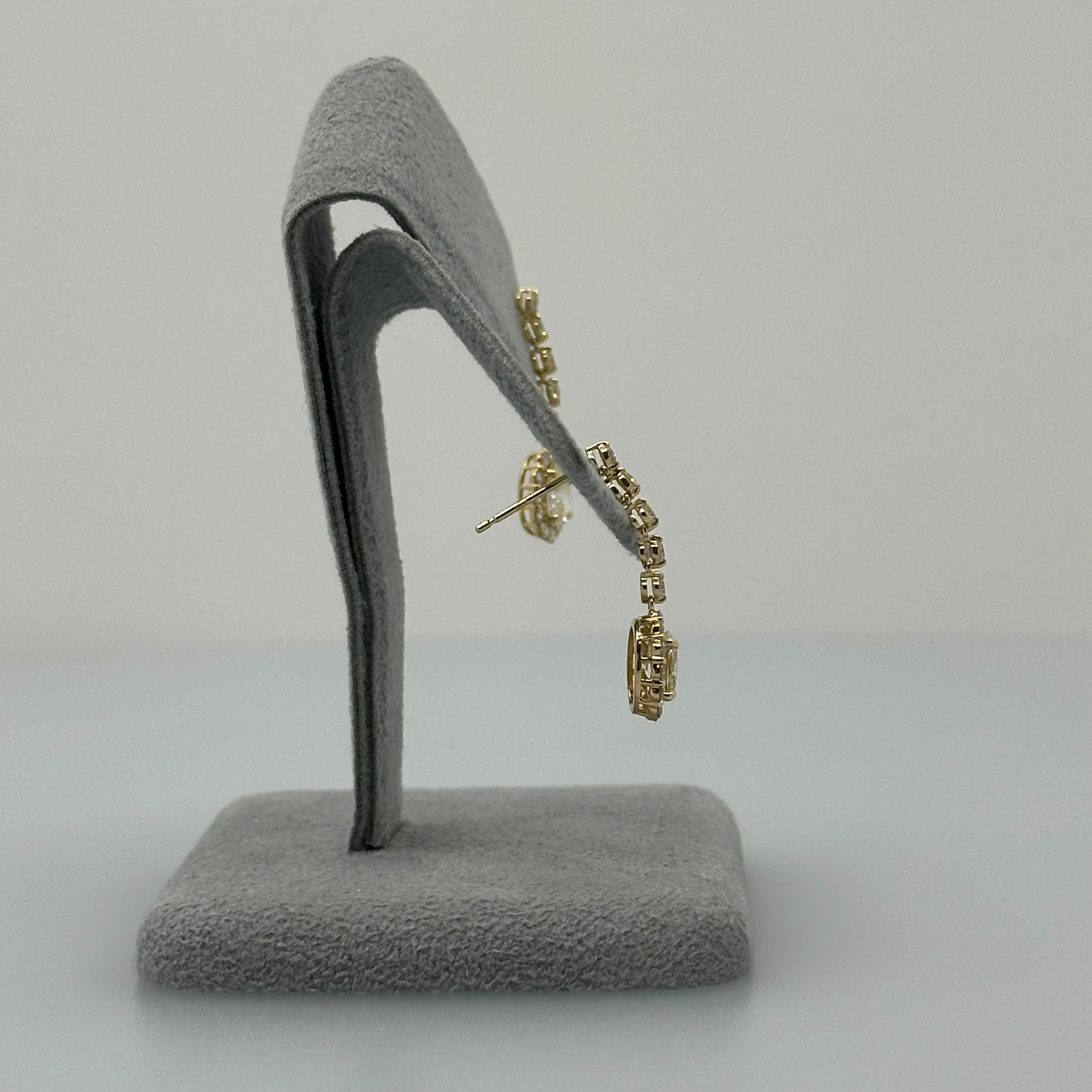 423［一点物］揺れるピアス　ダイヤ0.5ct前後×2 OV K18YG