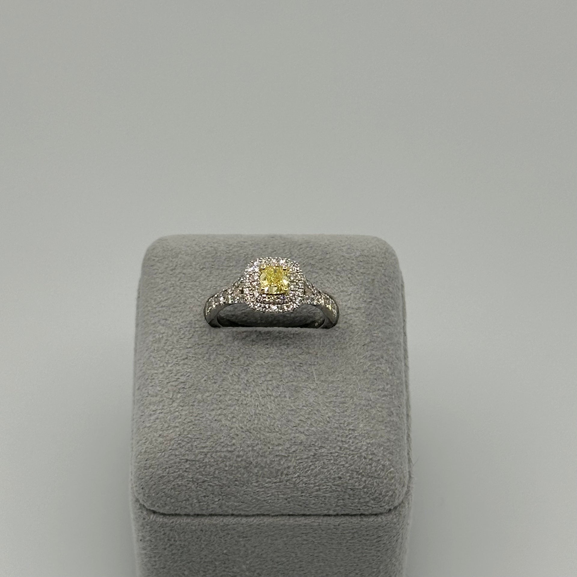 29［一点物］リング ファンシーインテンスイエローダイヤ 0.5ct SQ PT 