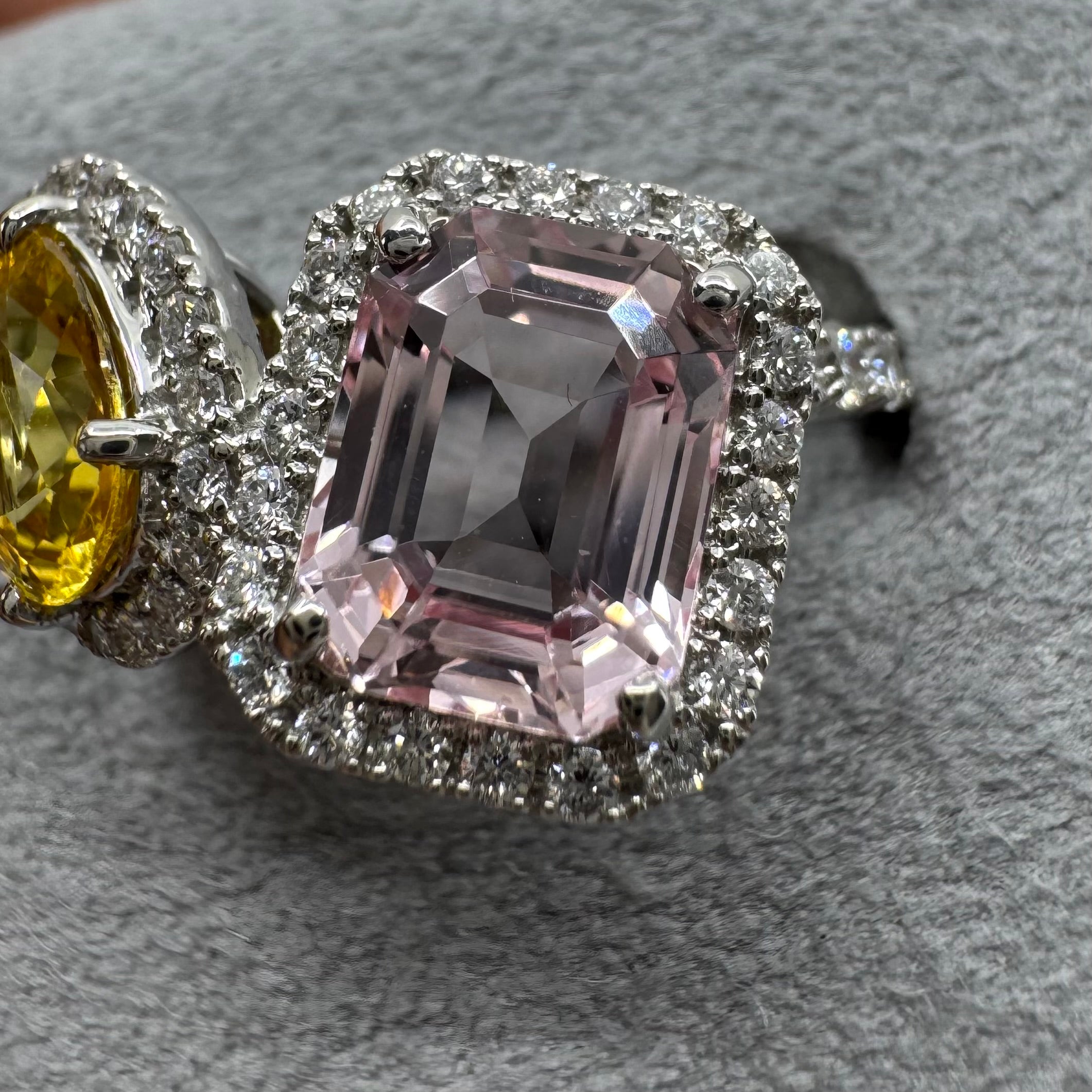 ［ベニエ］リング イエローサファイア 1.7ct OV/モルガナイト 1.9ct EM