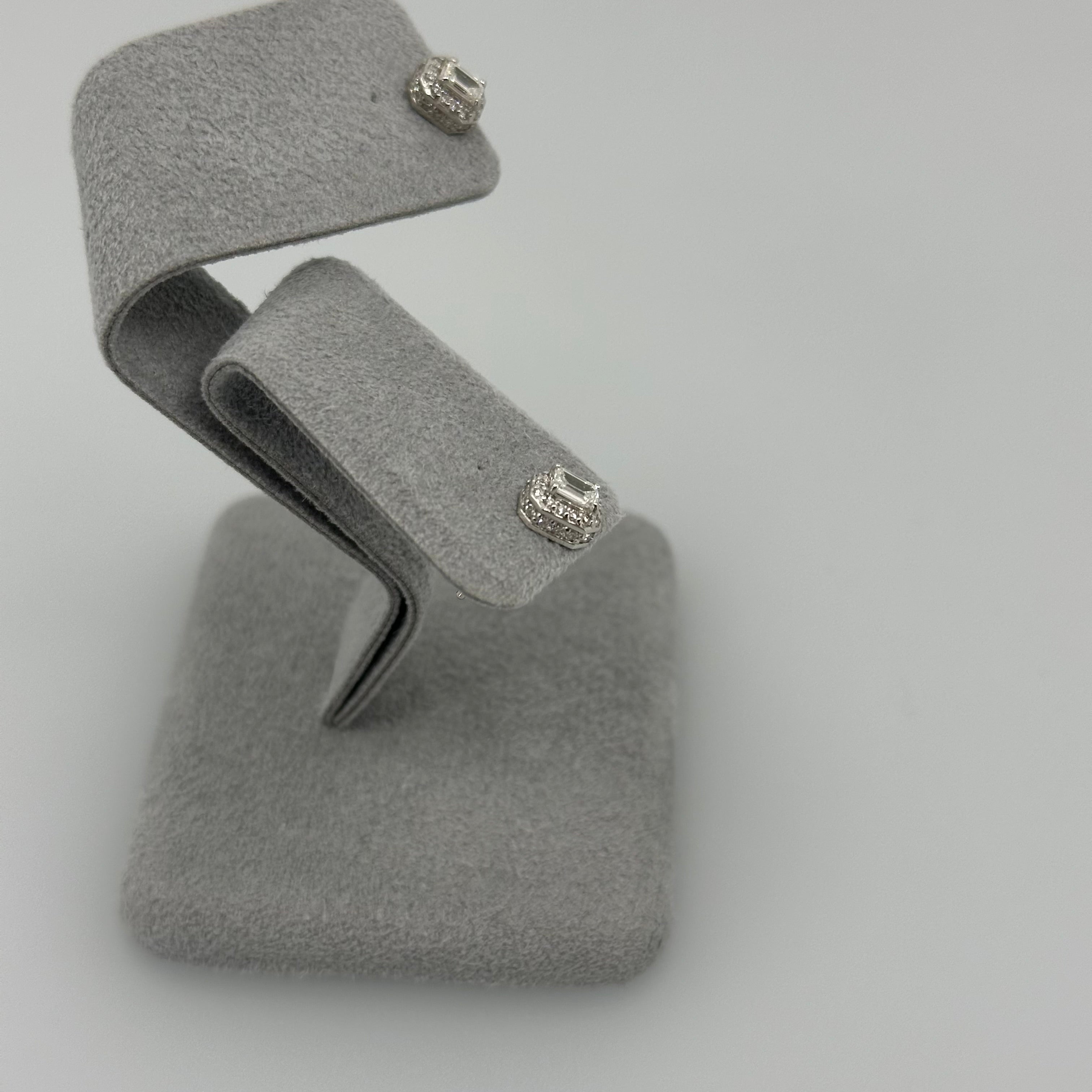 [ユニヴェル] ダイヤ ピアス EM/OV/HS　