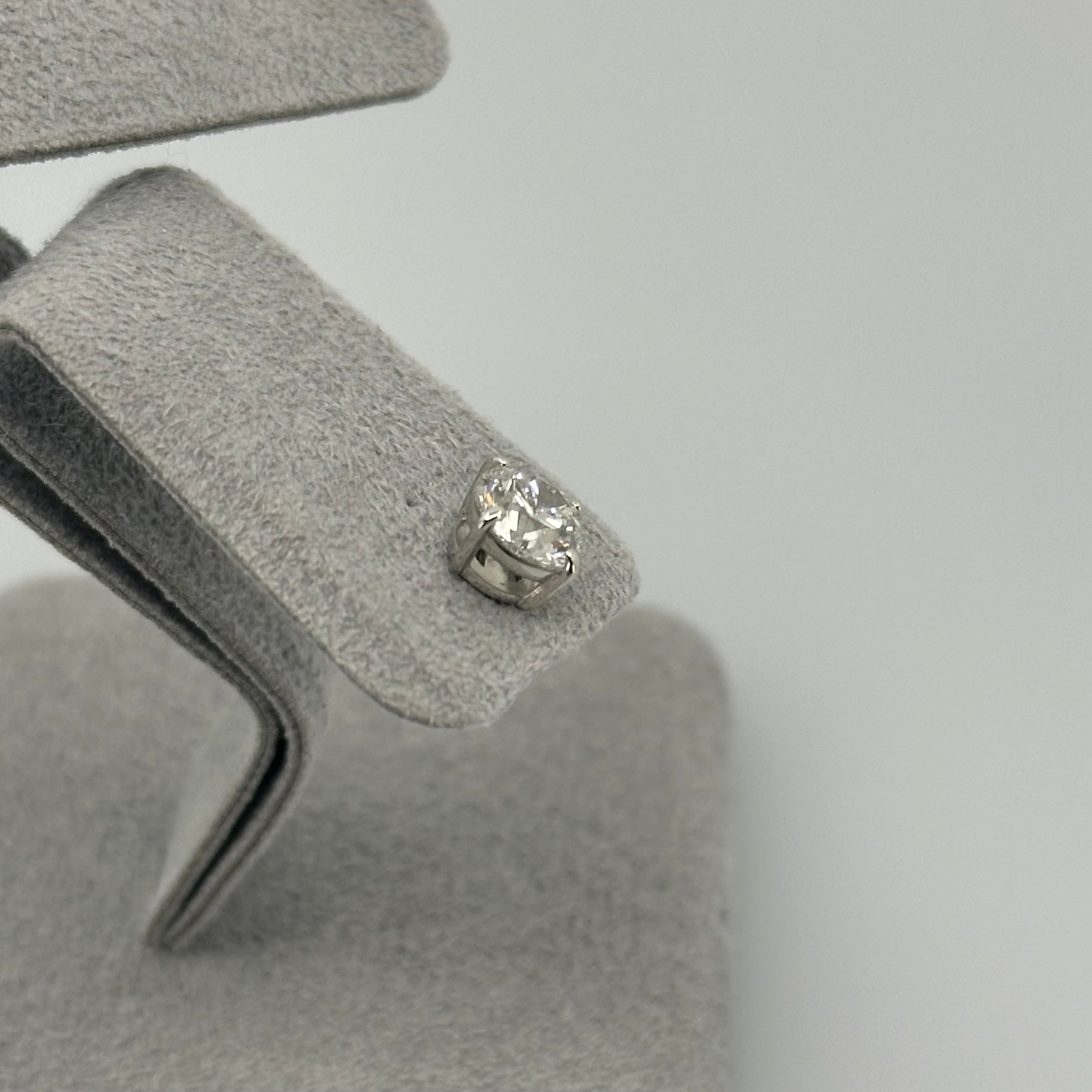 [貴女の相棒 ] ピアス ダイヤモンド 中石１ct