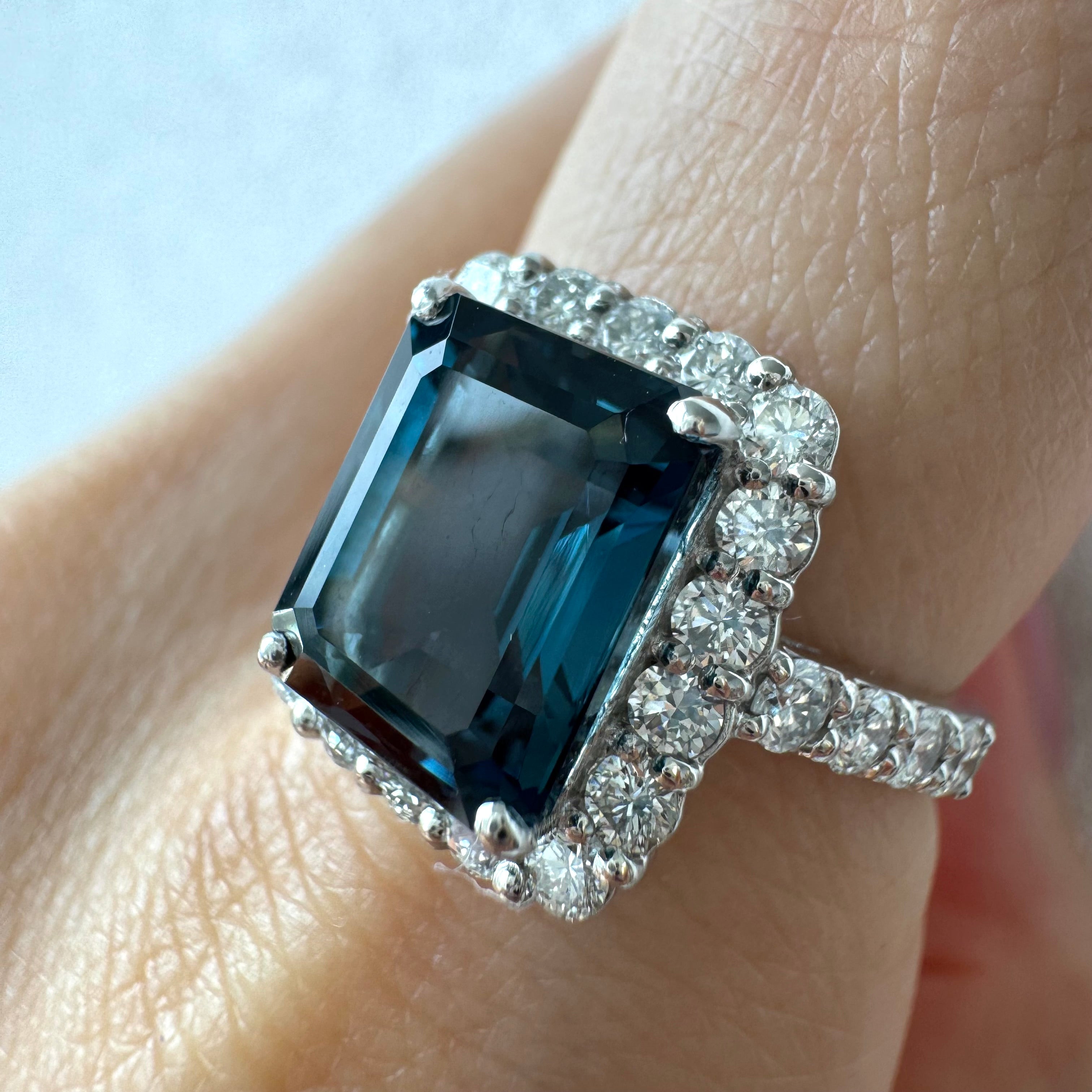 ［オデットの羽飾り］リング ロンドンブルートパーズ