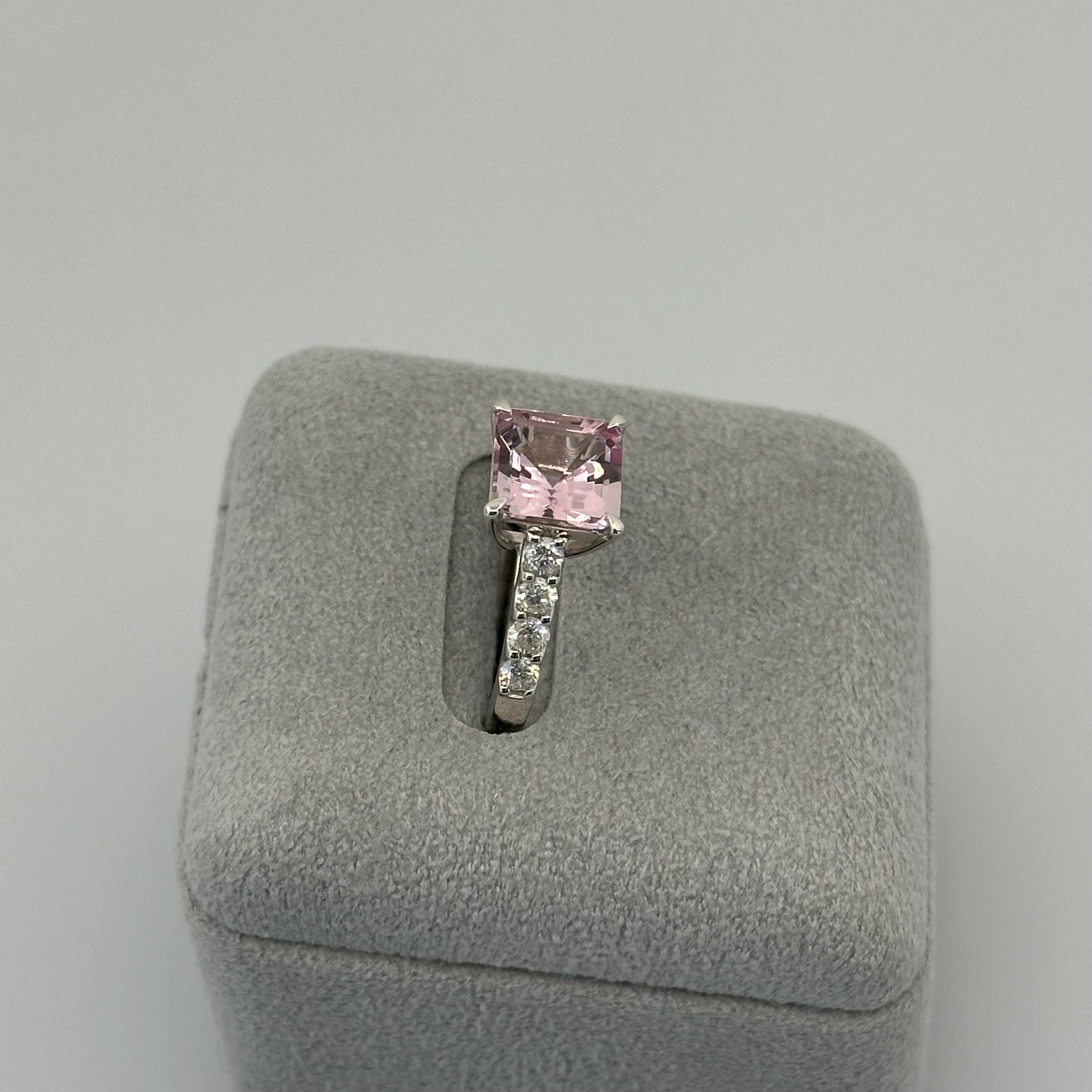 17［一点物/ソワレ］リング モルガナイト 2.2ct SQ PT