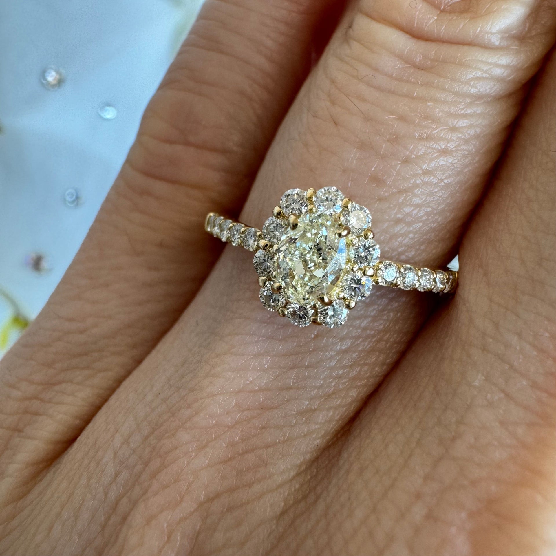 Very Light Yellow ダイヤ 中石0.4ct前後 OV K18YG リング〜VLY SI1  