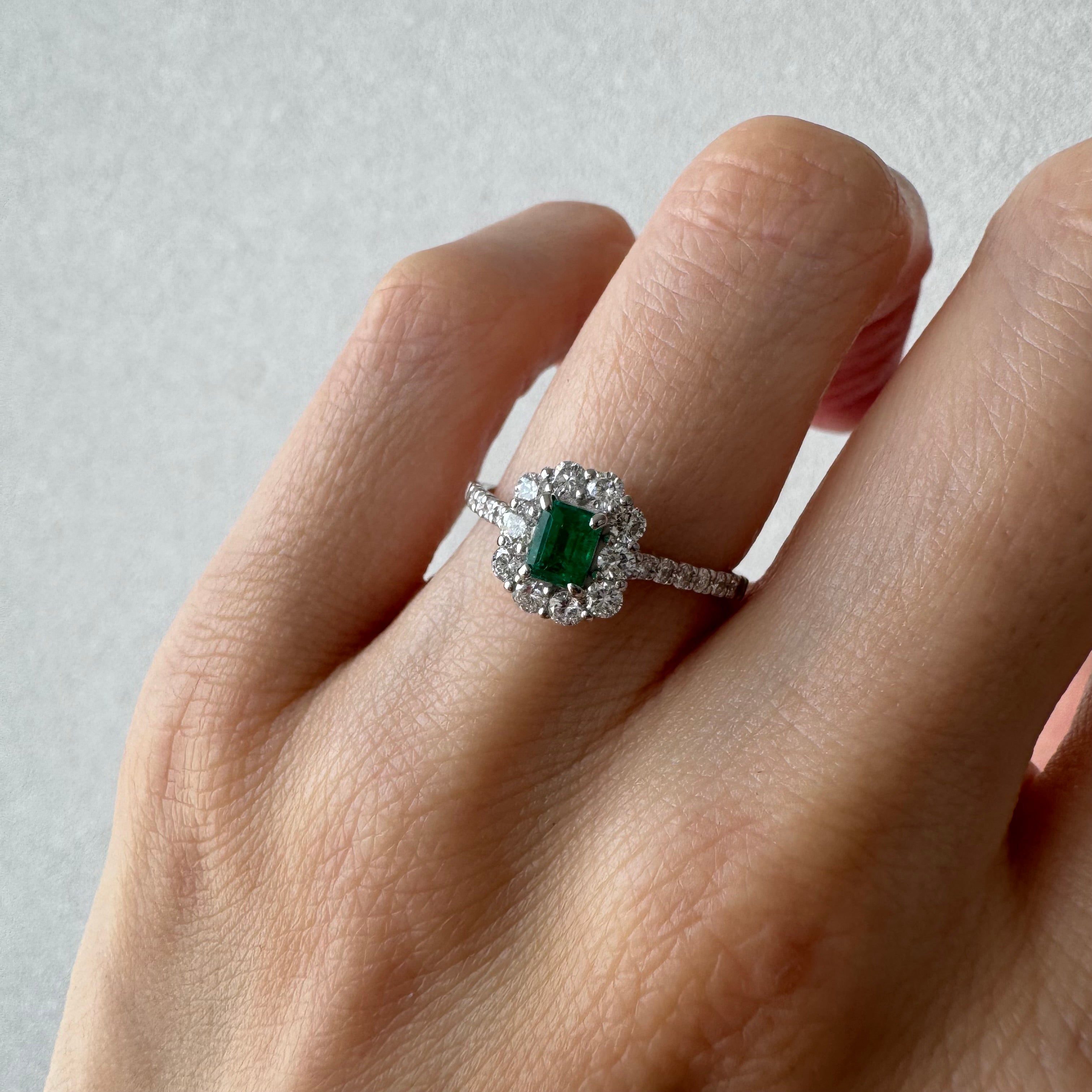 28［一点物］リング エメラルド 0.3ct前後 SQ PT