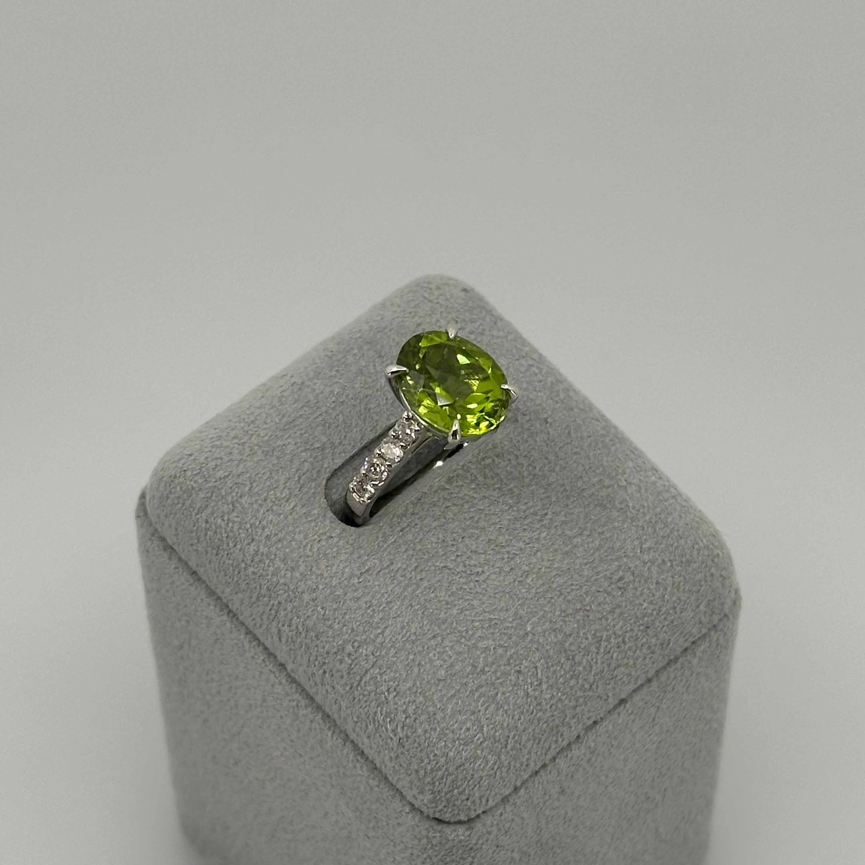 ［一点物］リング ペリドット 4.8ct OV PT
