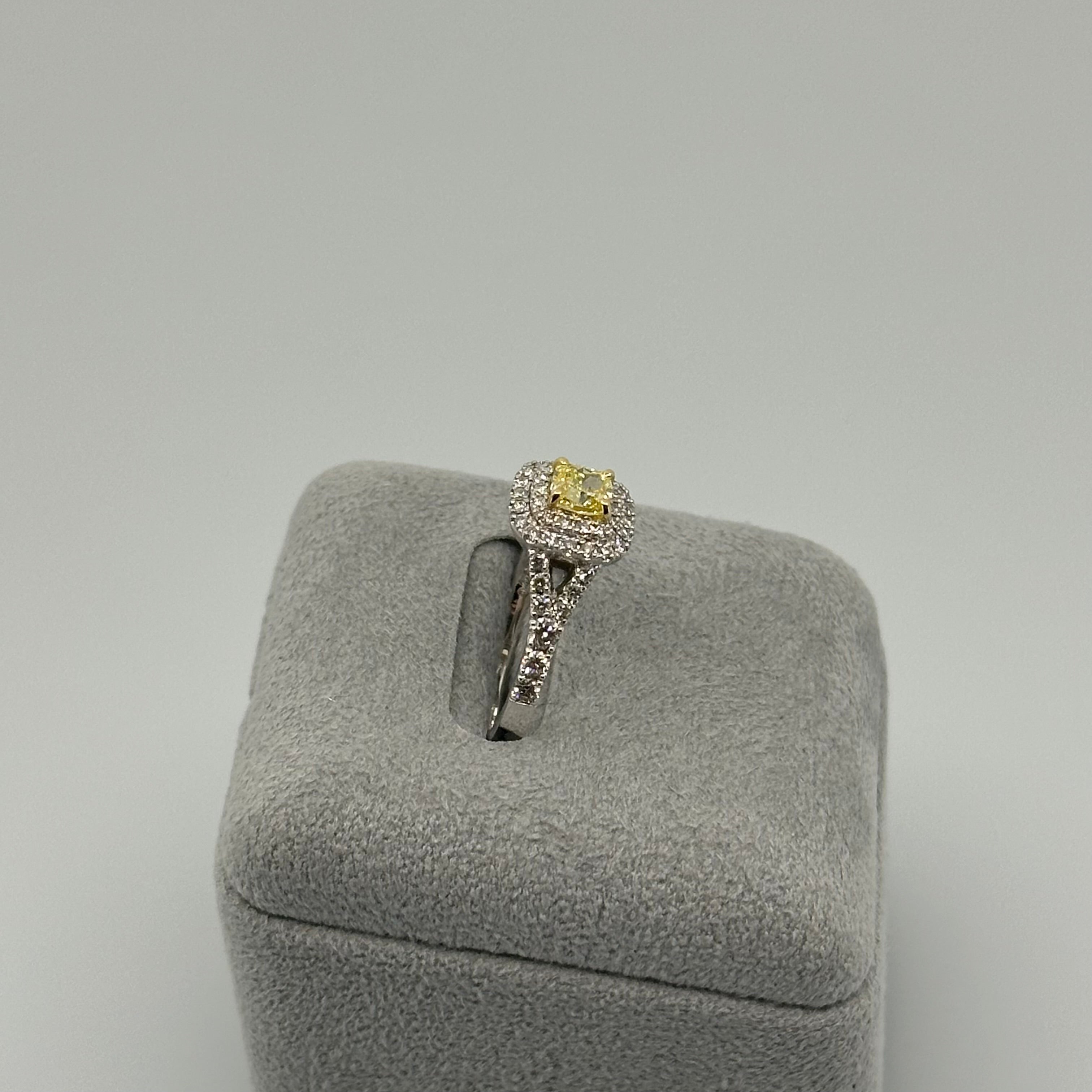 29［一点物］リング ファンシーインテンスイエローダイヤ 0.5ct SQ PT/K18YG