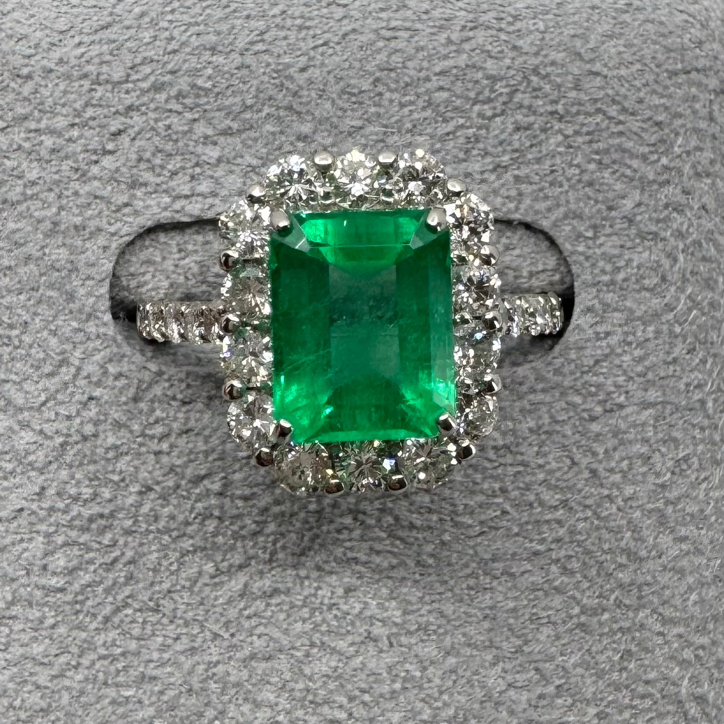 16［一点物］リング エメラルド 2.4ct SQ PT