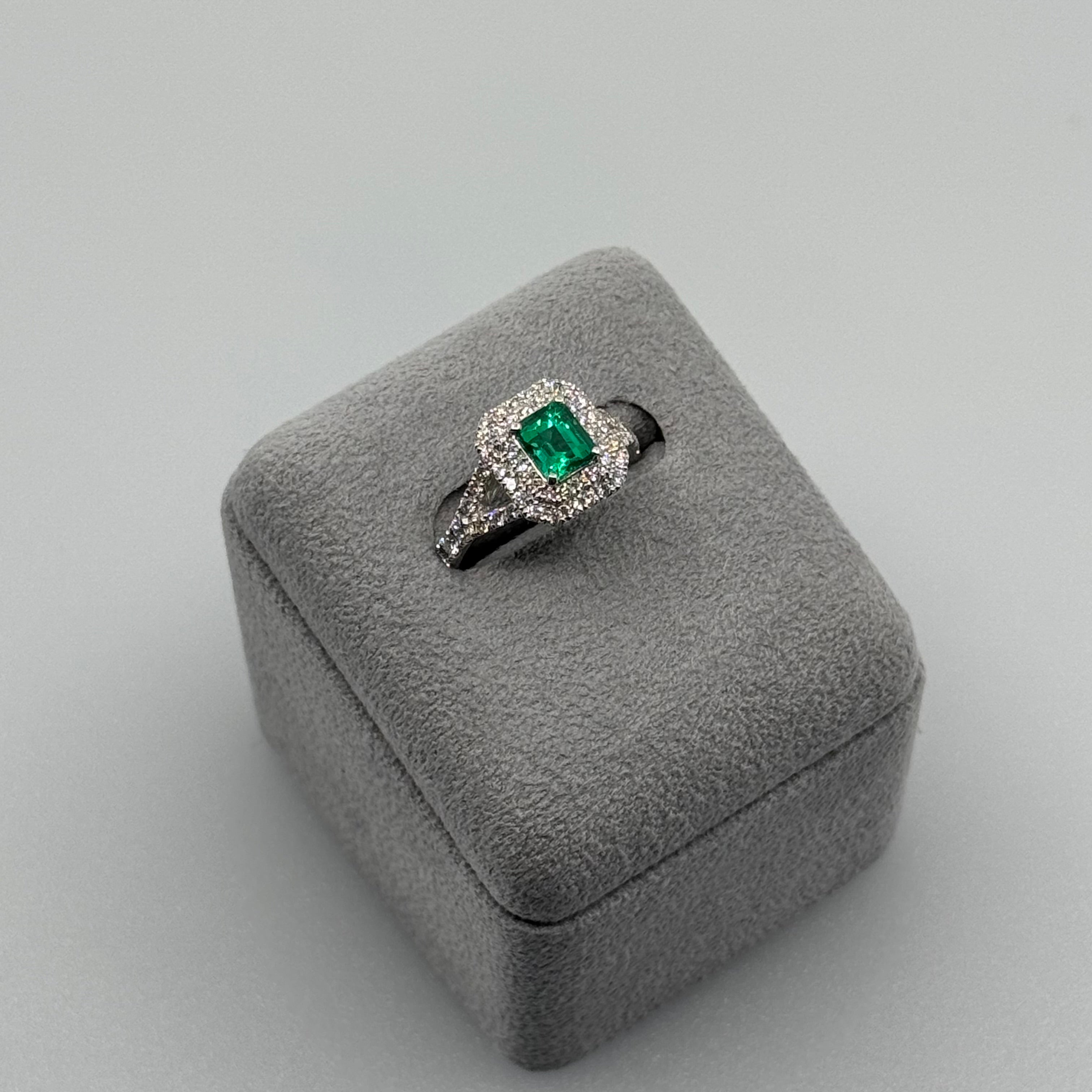 9［一点物］リング エメラルド 0.7ct SQ PT