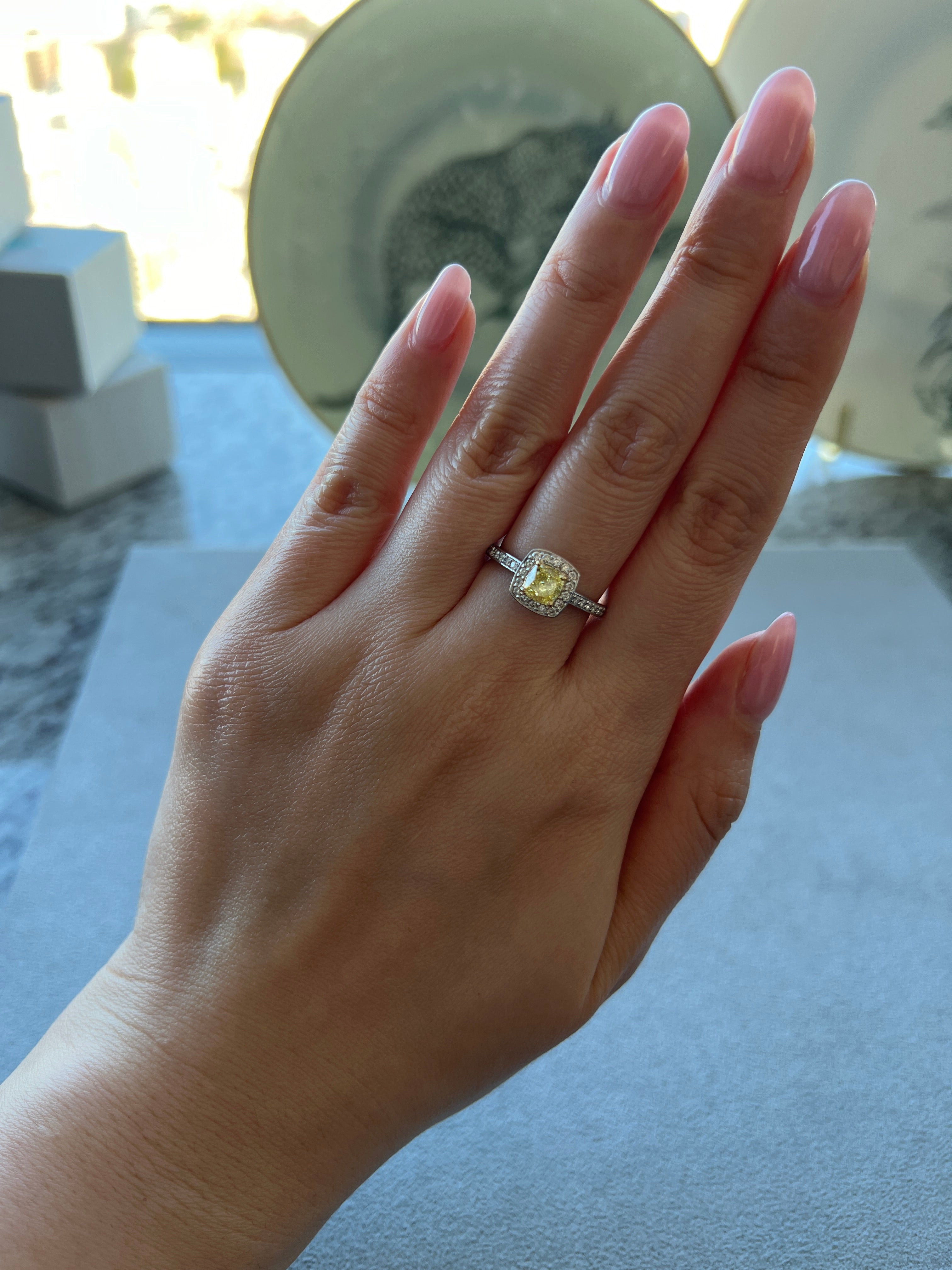 トレゾール ダイヤ 中石0.84ct前後 PT リング〜Fancy Intense Yellow CGL｜AYAKO SAKURAI（櫻井 彩子（サクライ アヤコ））公式通販サイト