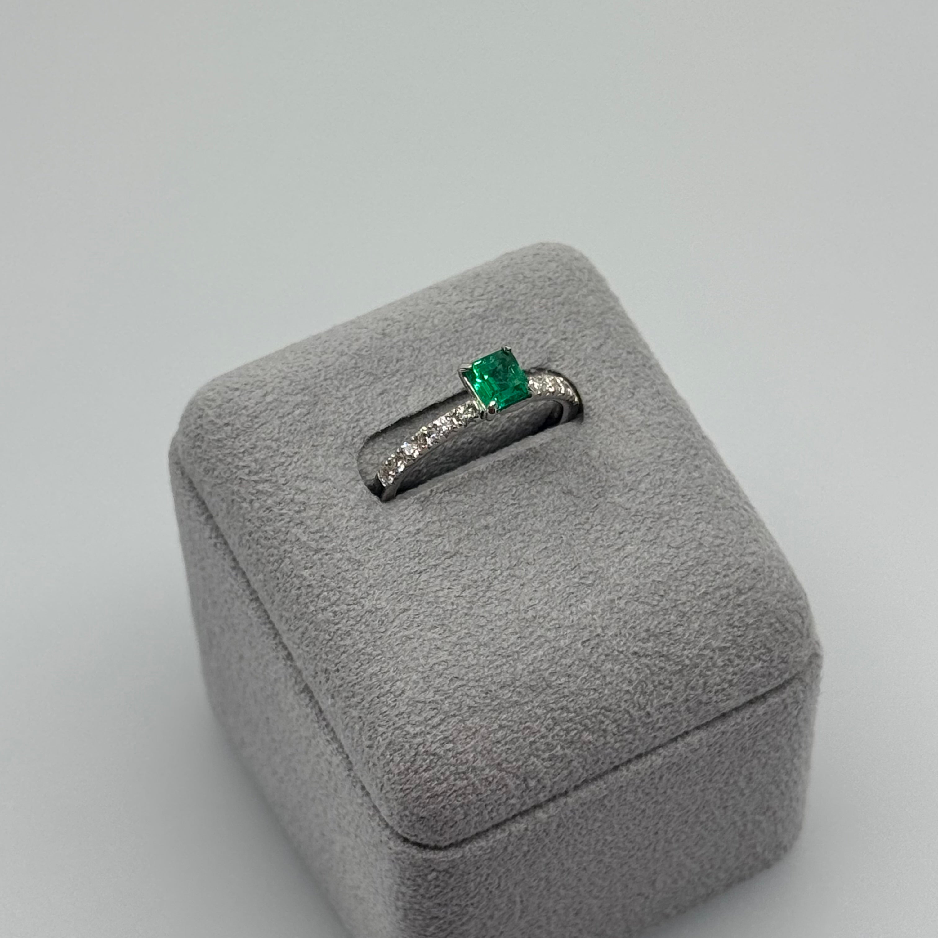 ［アルル］リング エメラルド 0.4ct SQ PT