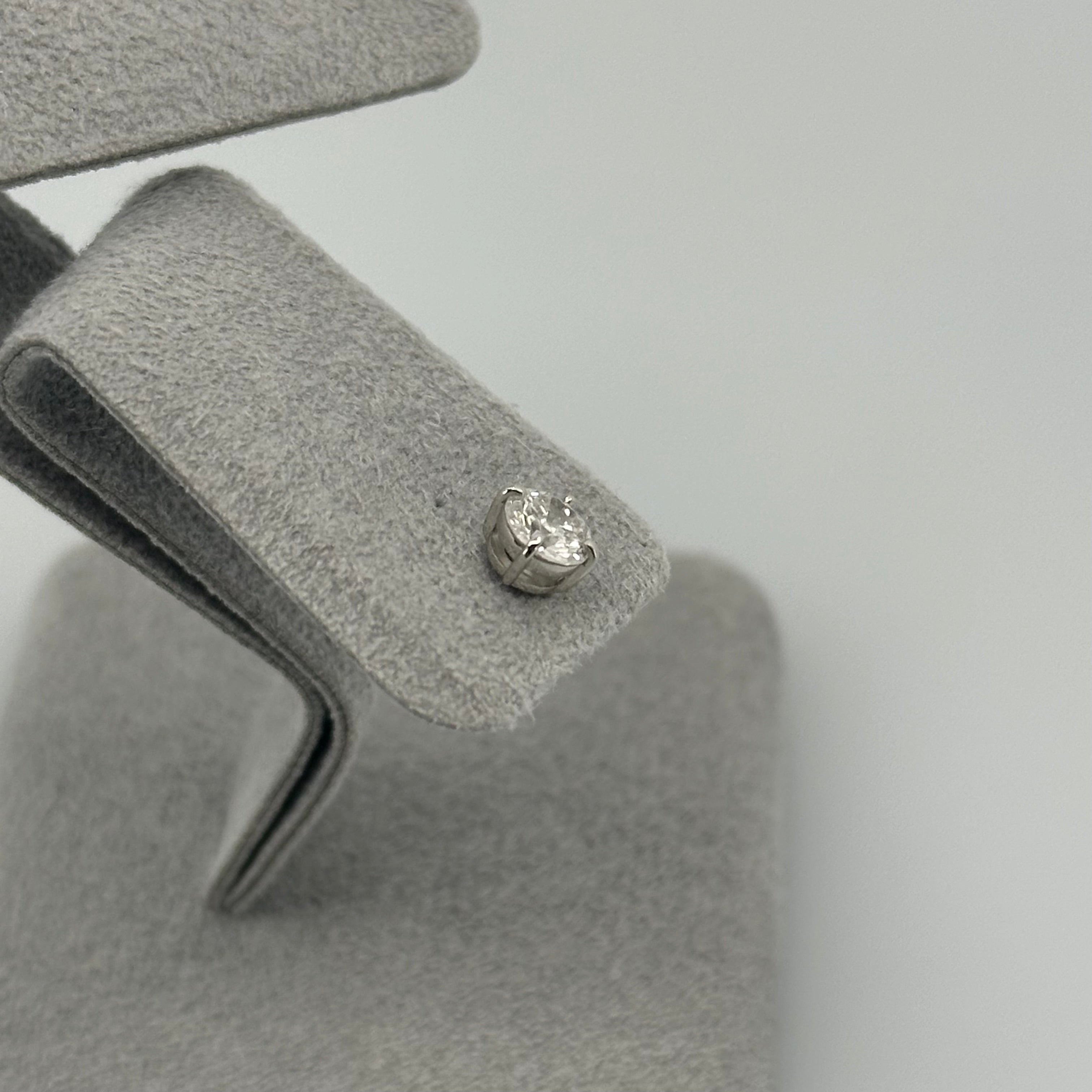 ［ポインターノーマル］ピアス ダイヤ 中石0.5ct