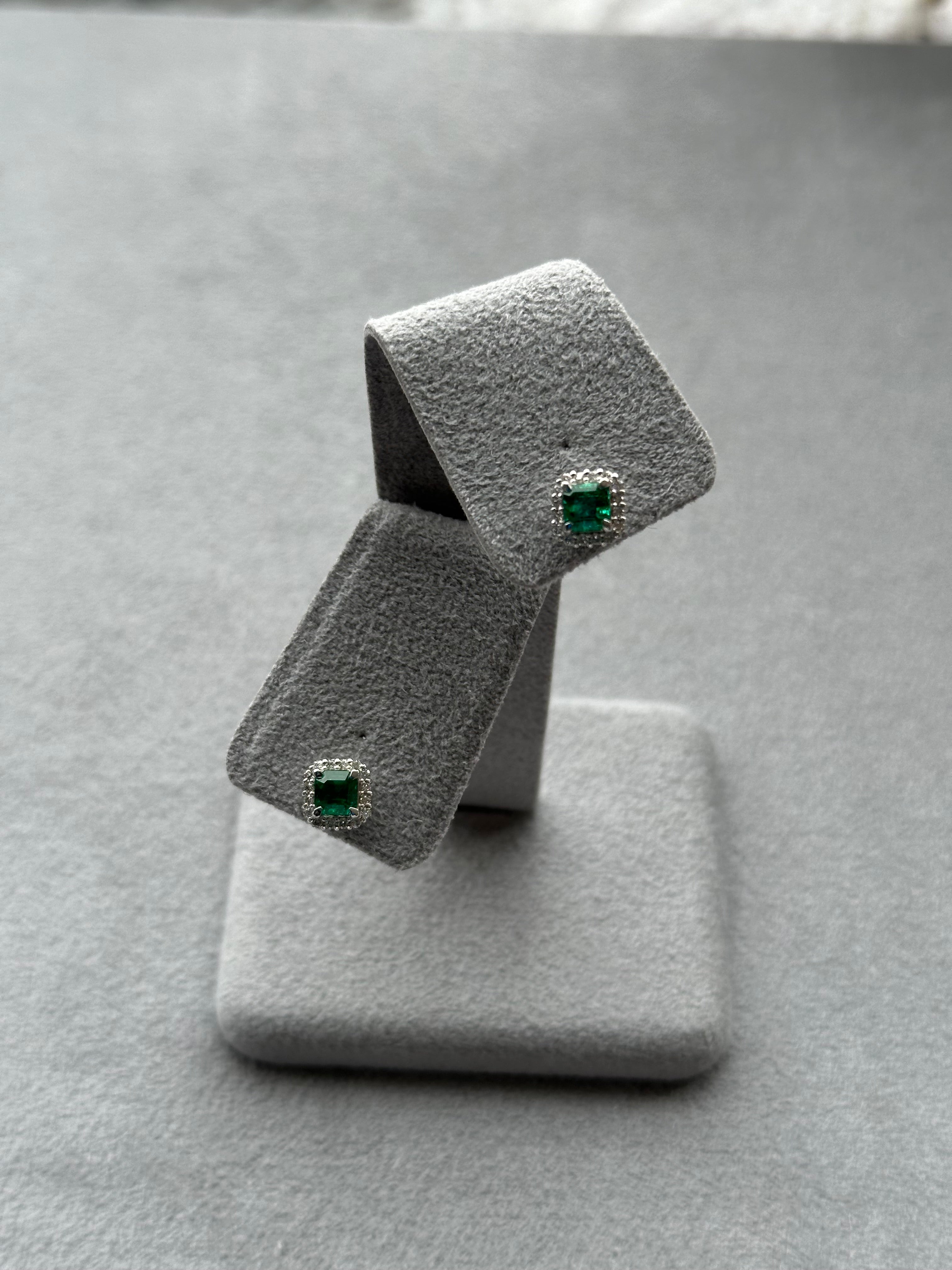 60_エムロード エメラルド 0.3ct前後×2 SQ PT スタッドピアス〜5個のみ｜AYAKO SAKURAI（櫻井 彩子（サクライ アヤコ））公式通販サイト