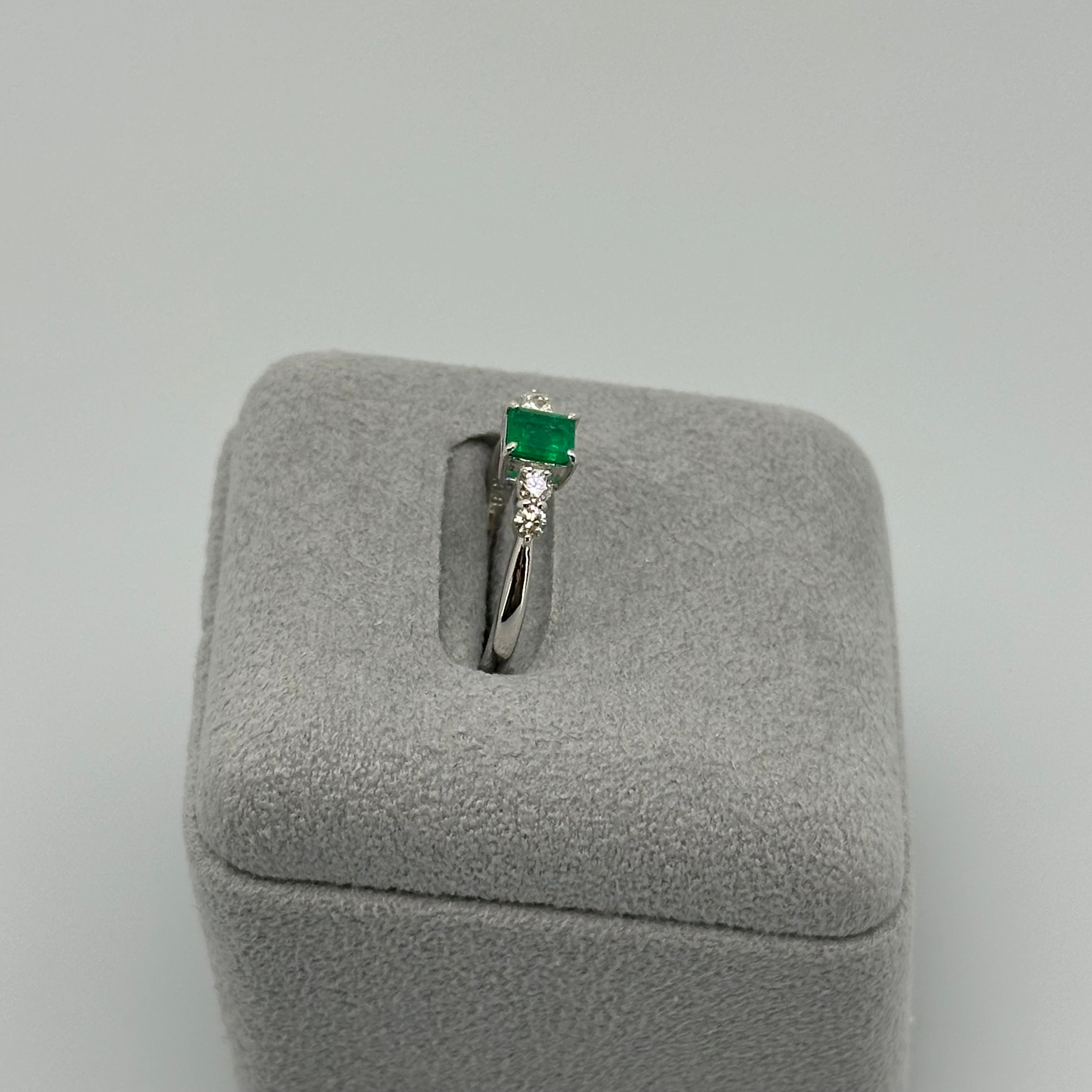 39［一点物］リング エメラルド 0.38ct SQ PT