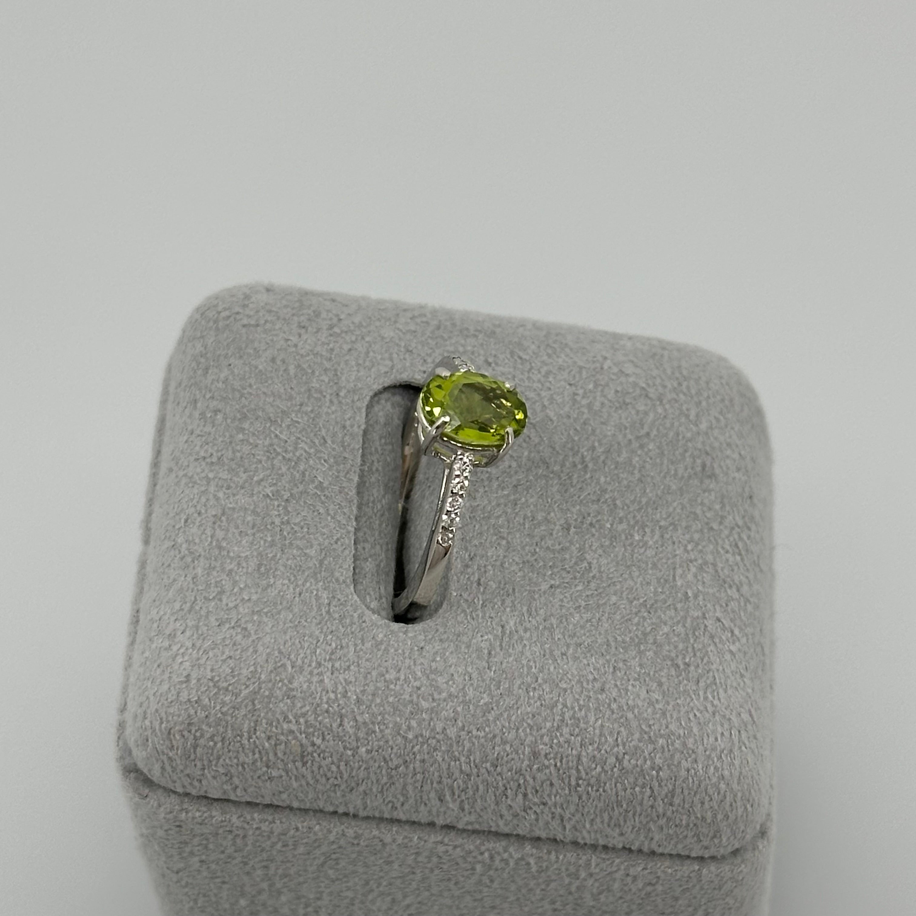 ［一点物］リング ペリドッツト 1.1ct OV PT