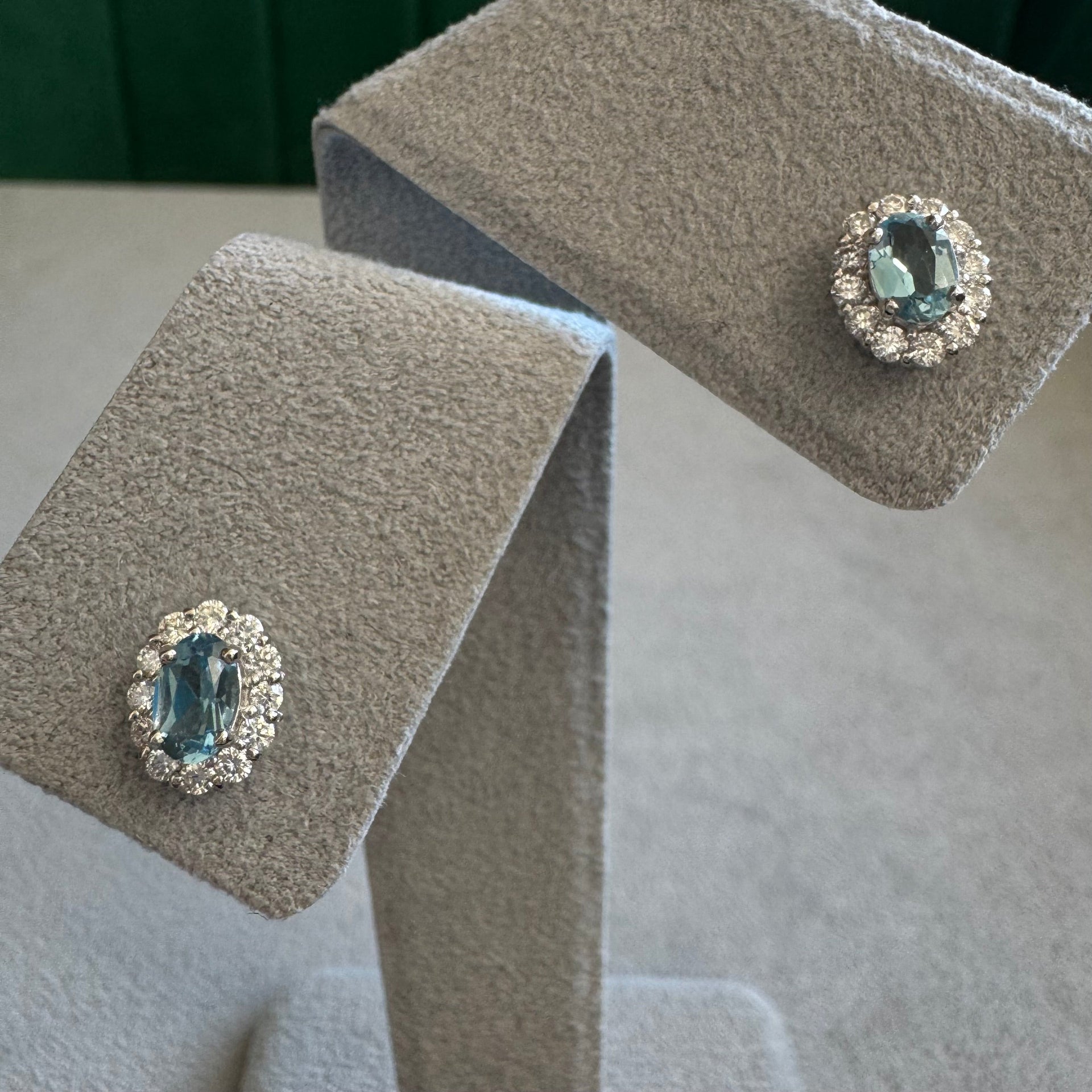 アクアマリン 0.3ct前後×2 OV キャサリン妃巻き PT/K18YG ピアス 