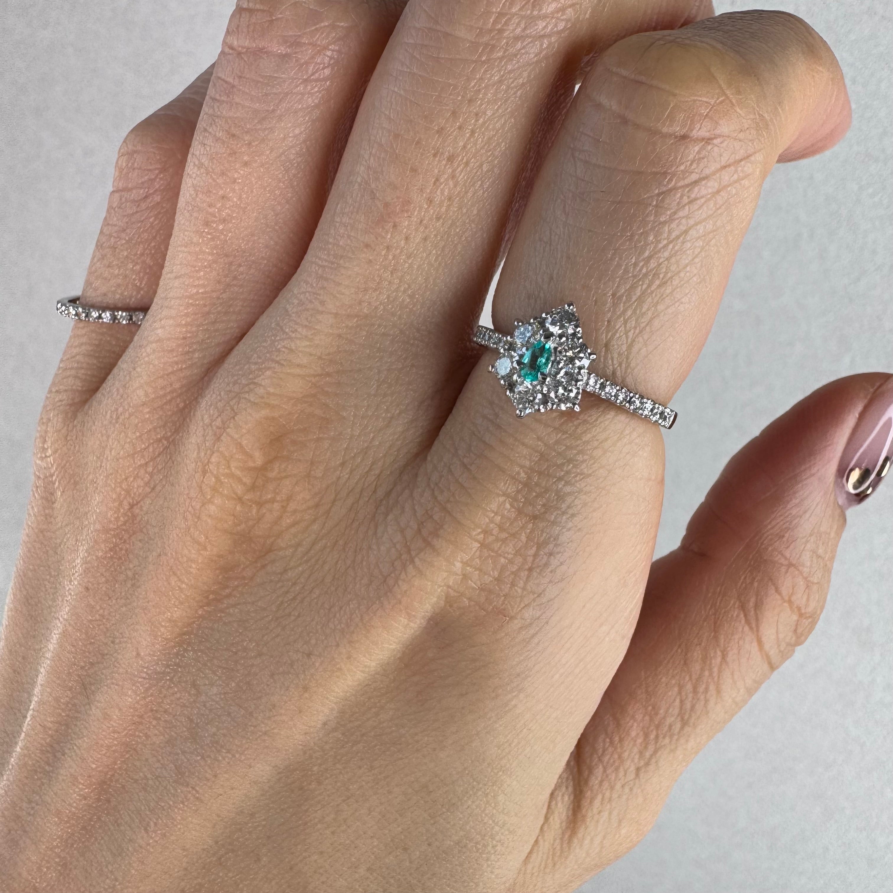 184［一点物］リング  パライバトルマリン 0.05ct PS PT