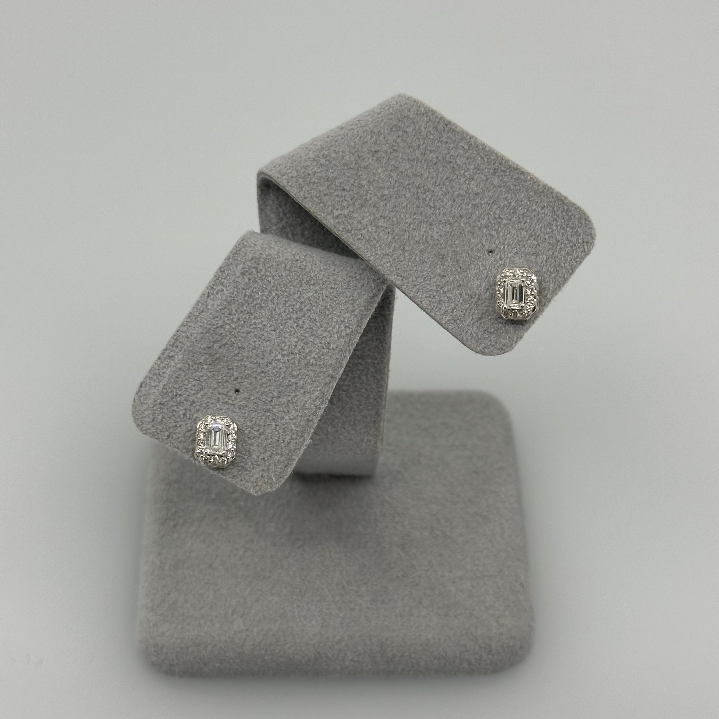 [ユニヴェル] ダイヤ ピアス EM/OV/HS　