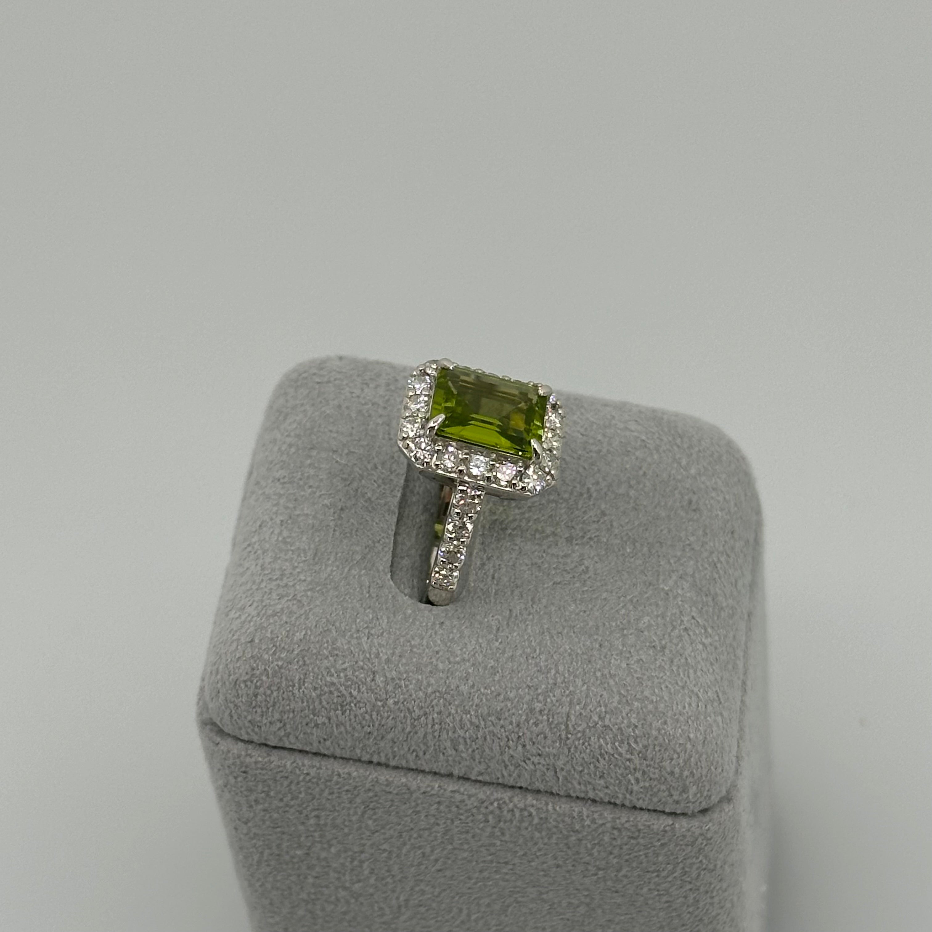 ［一点物］リング ペリドット 3ct SQ PT