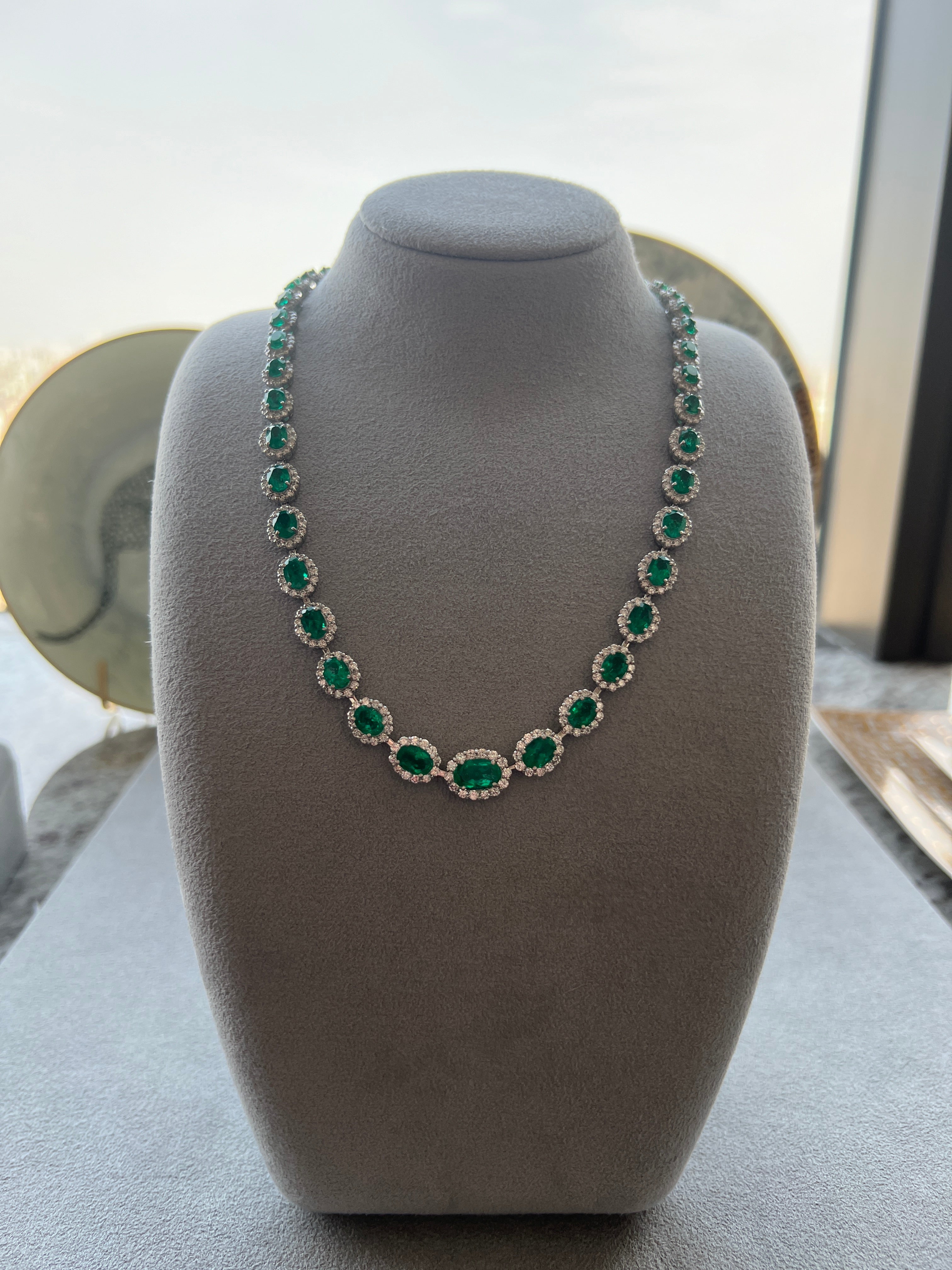 540-ハイジュエリー 特品 エメラルドネックレスEM23ct前後 OV PT〜超綺麗｜AYAKO SAKURAI（櫻井 彩子（サクライ アヤコ））公式通販サイト