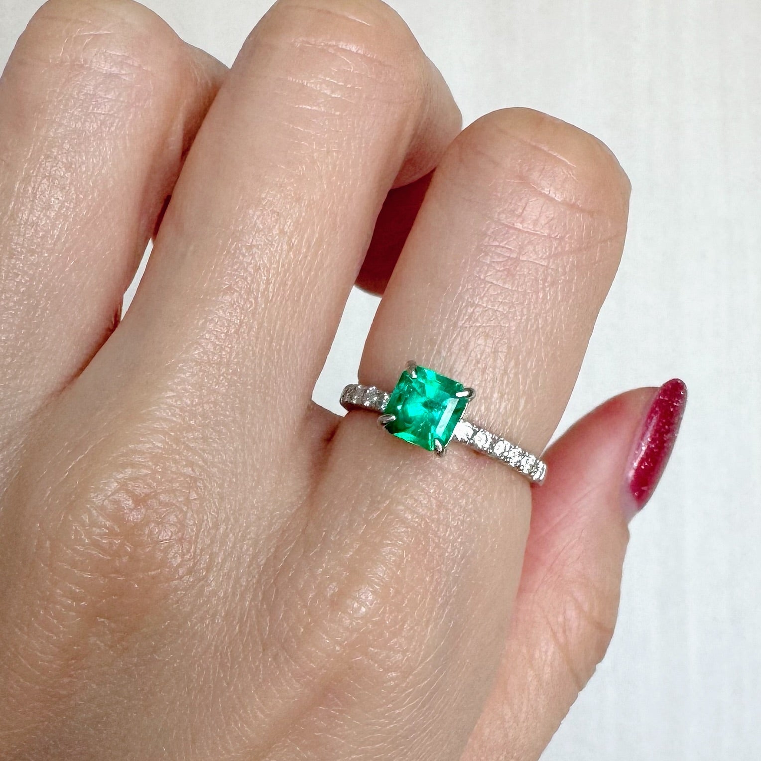 ［アルル］リング エメラルド 0.9ct SQ PT