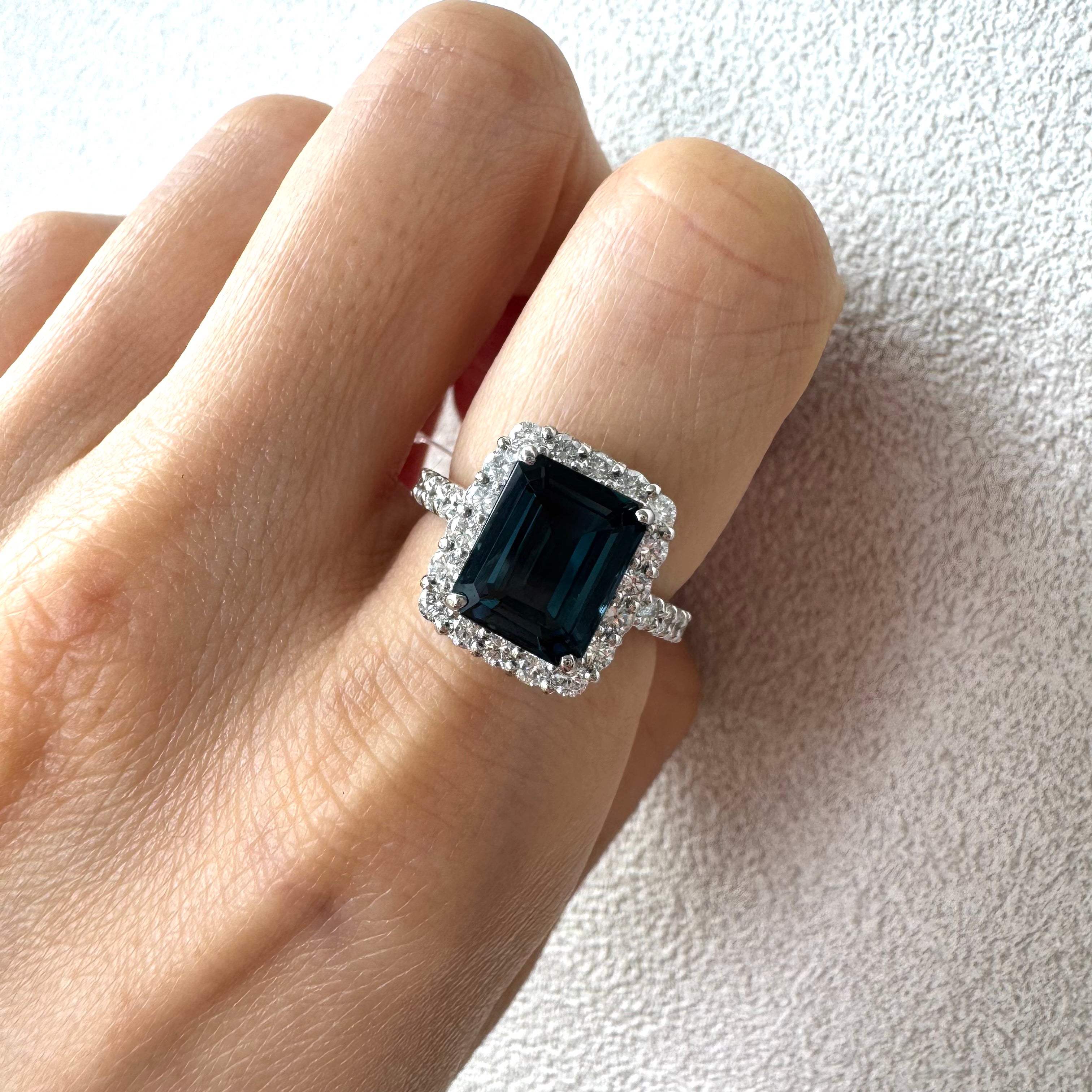 ［オデットの羽飾り］リング ロンドンブルートパーズ