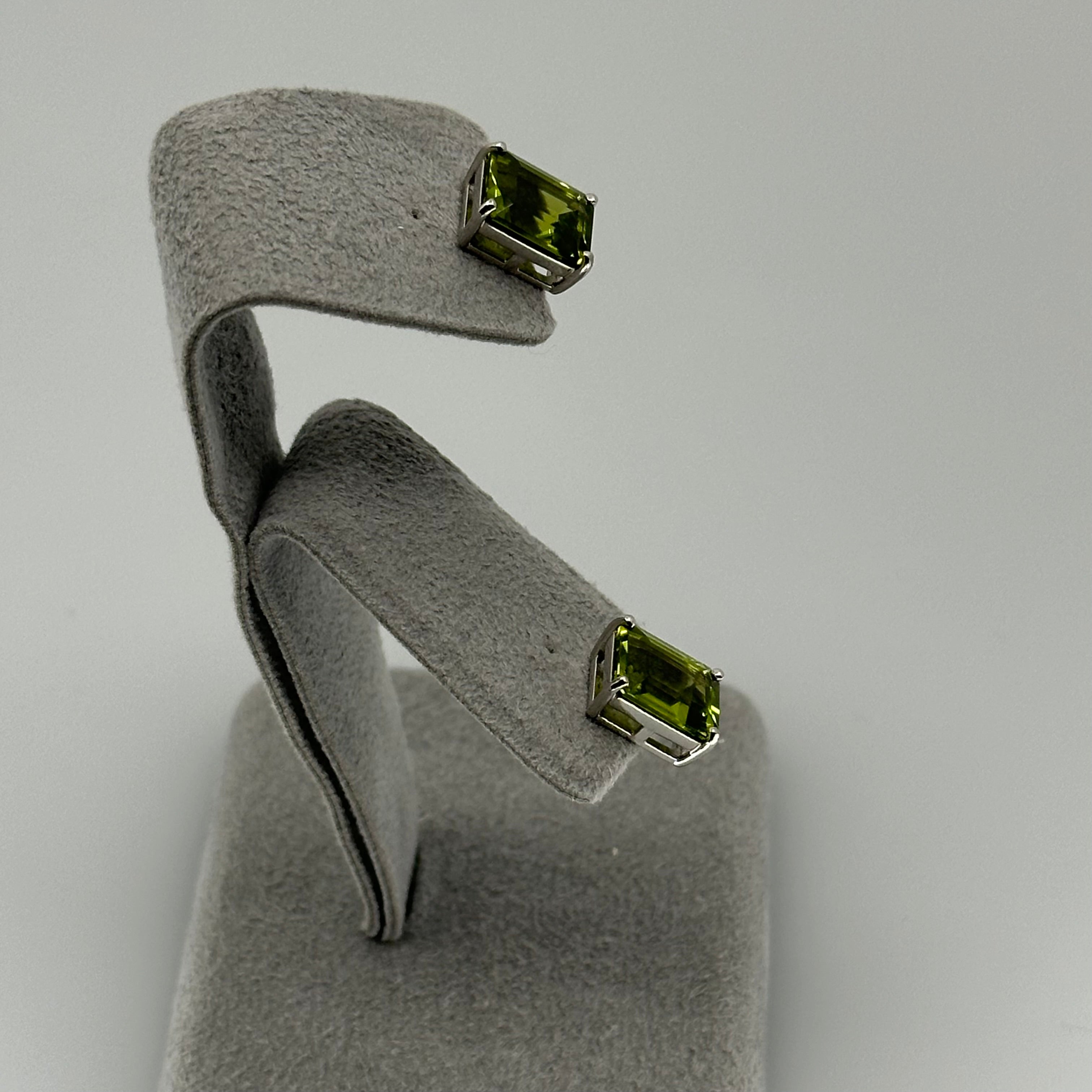 ［フロリナ］ピアス ペリドット2ct前後×2 SQ