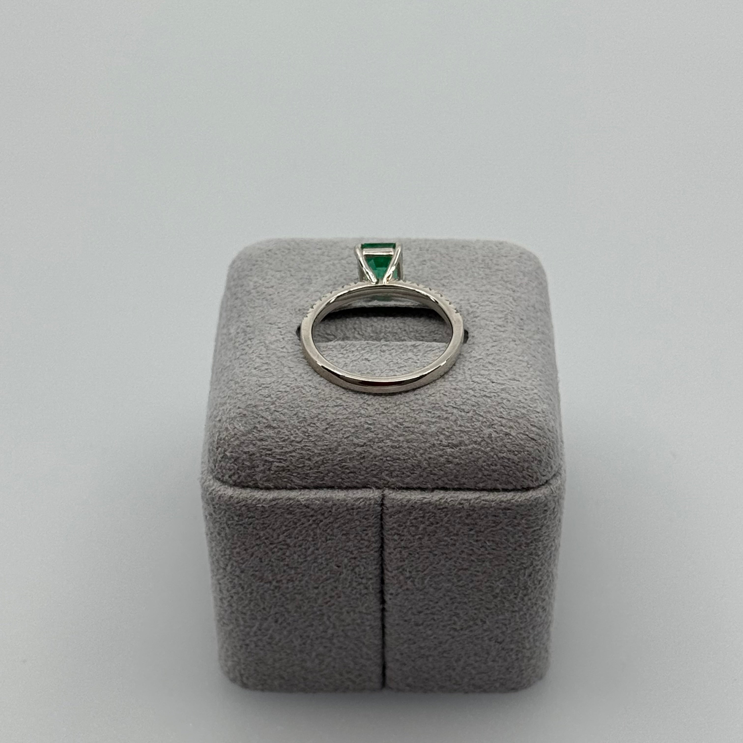 ［アルル］リング エメラルド 0.9ct SQ PT