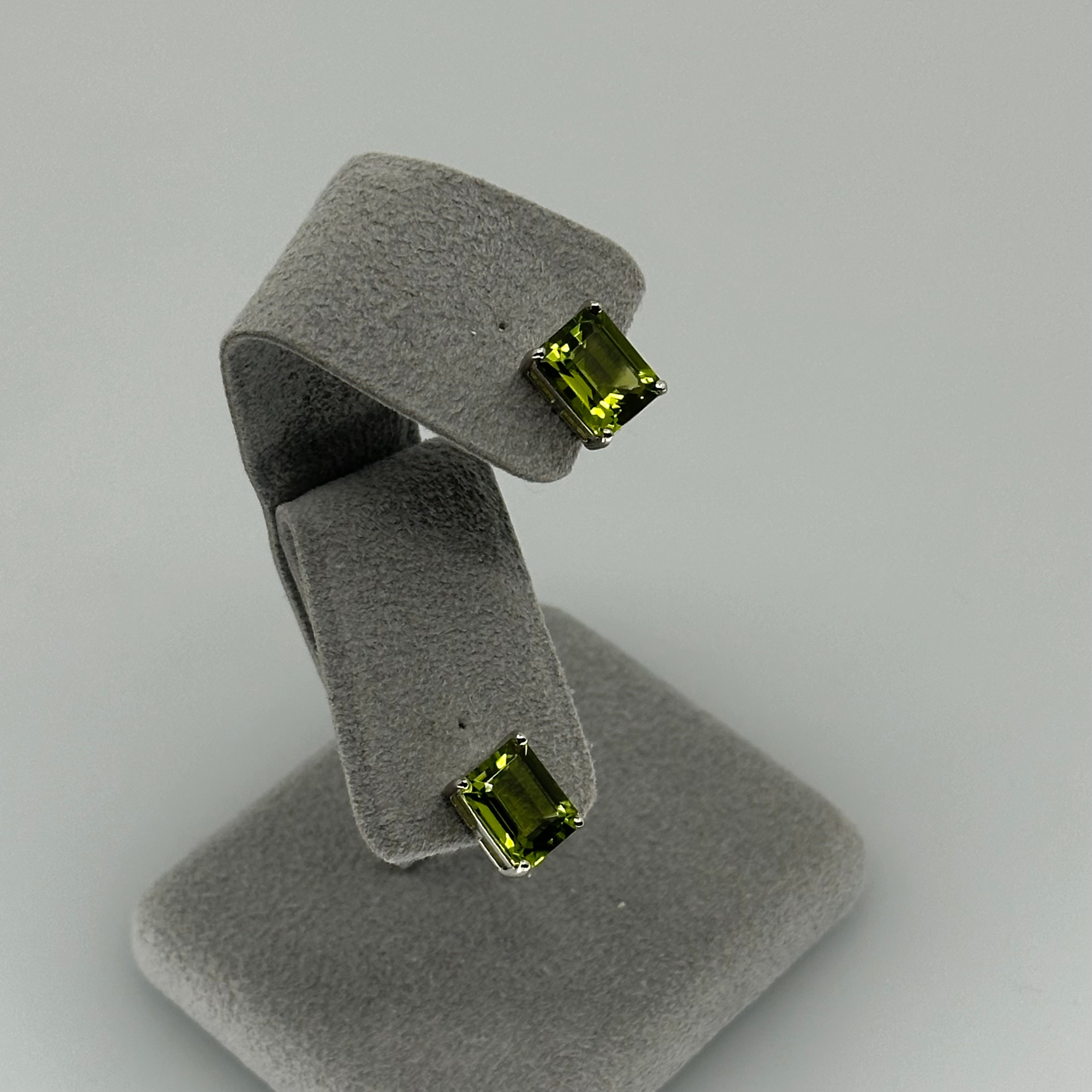 ［フロリナ］ピアス ペリドット2ct前後×2 SQ