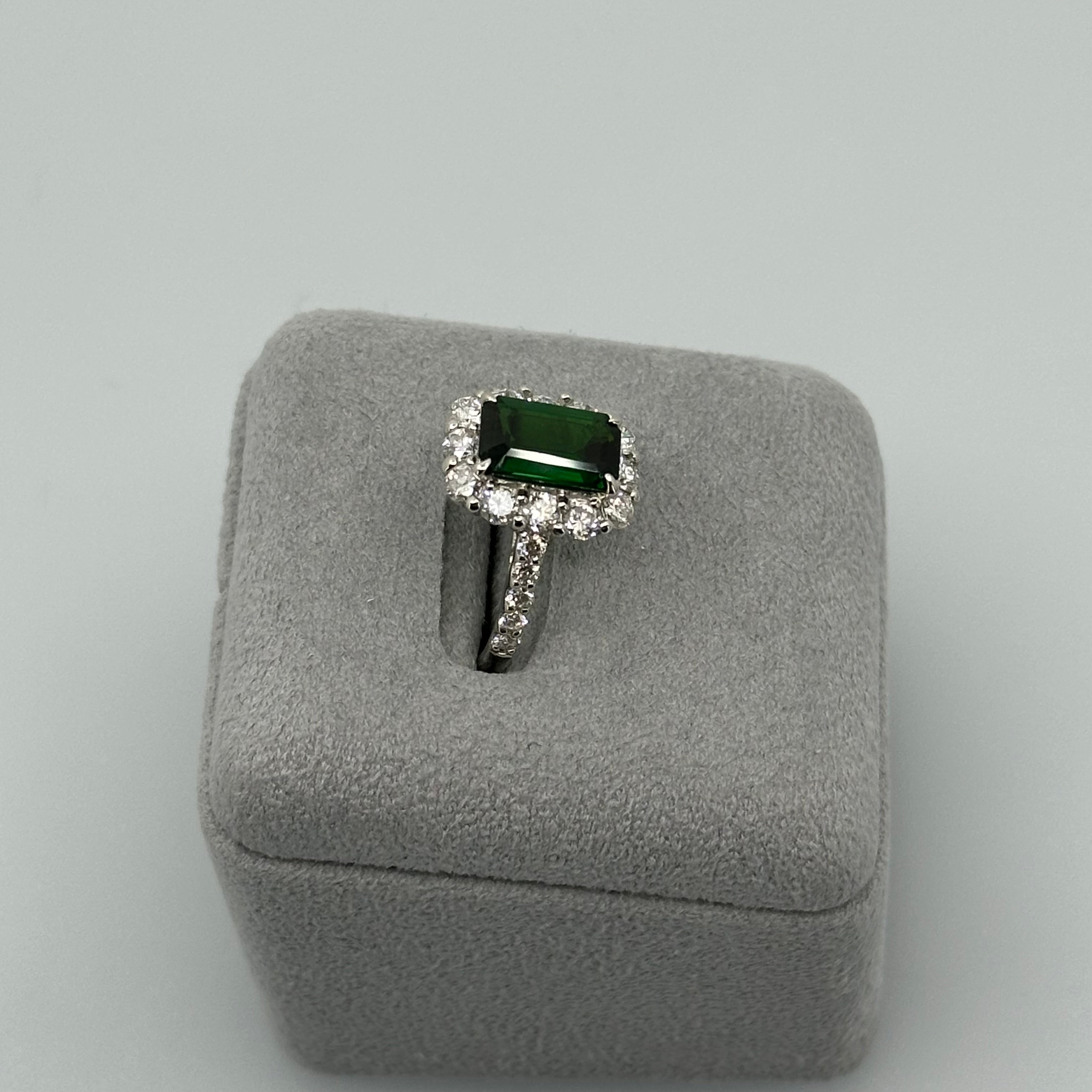 74［一点物］リング  グリーンガーネット0.5ct QS PT