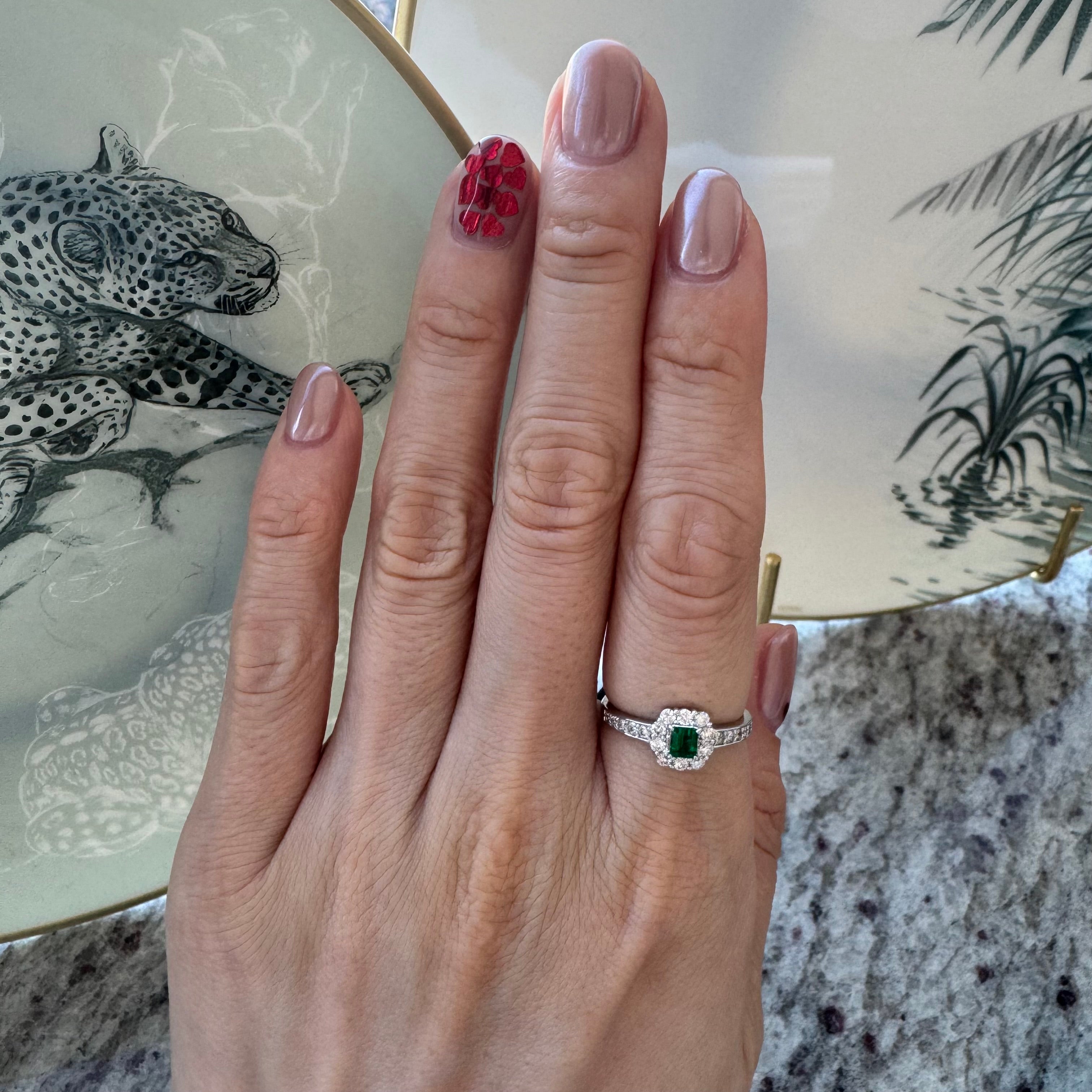 65-綺麗 エメラルドリング EM 0.18ct前後 SQ PT〜お買い得｜AYAKO SAKURAI（櫻井 彩子（サクライ アヤコ））公式通販サイト