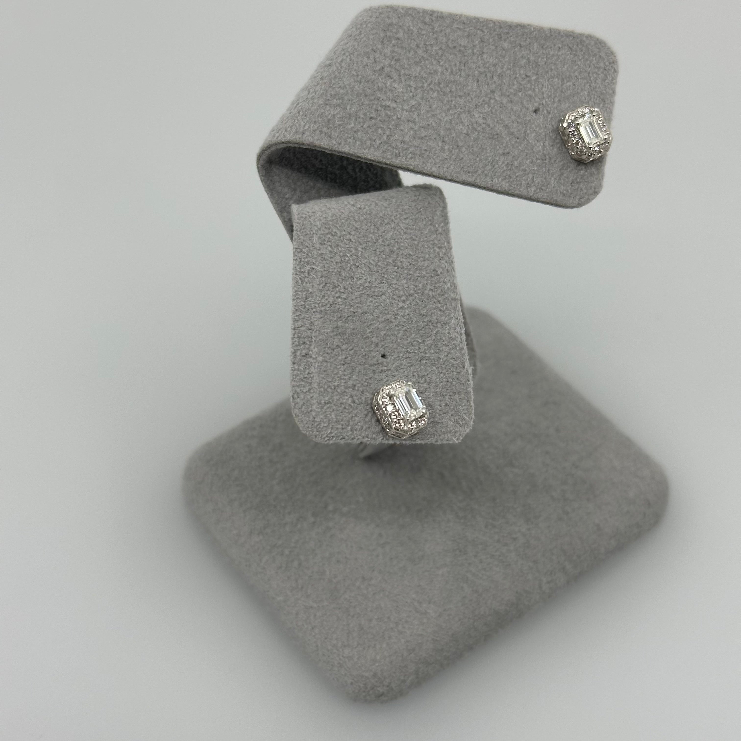 [ユニヴェル] ダイヤ ピアス EM/OV/HS　