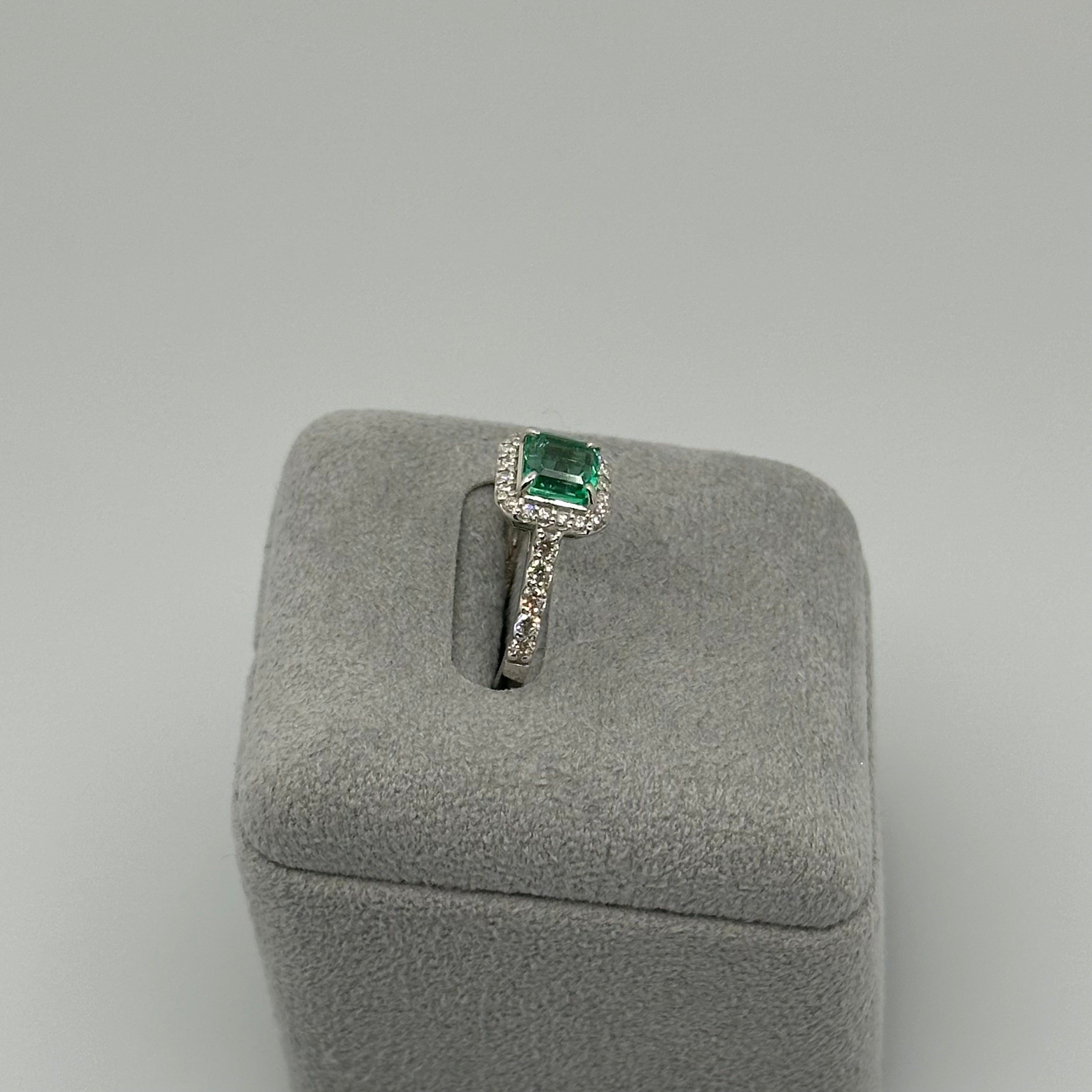 22［一点物］リング エメラルド 0.8ct SQ PT