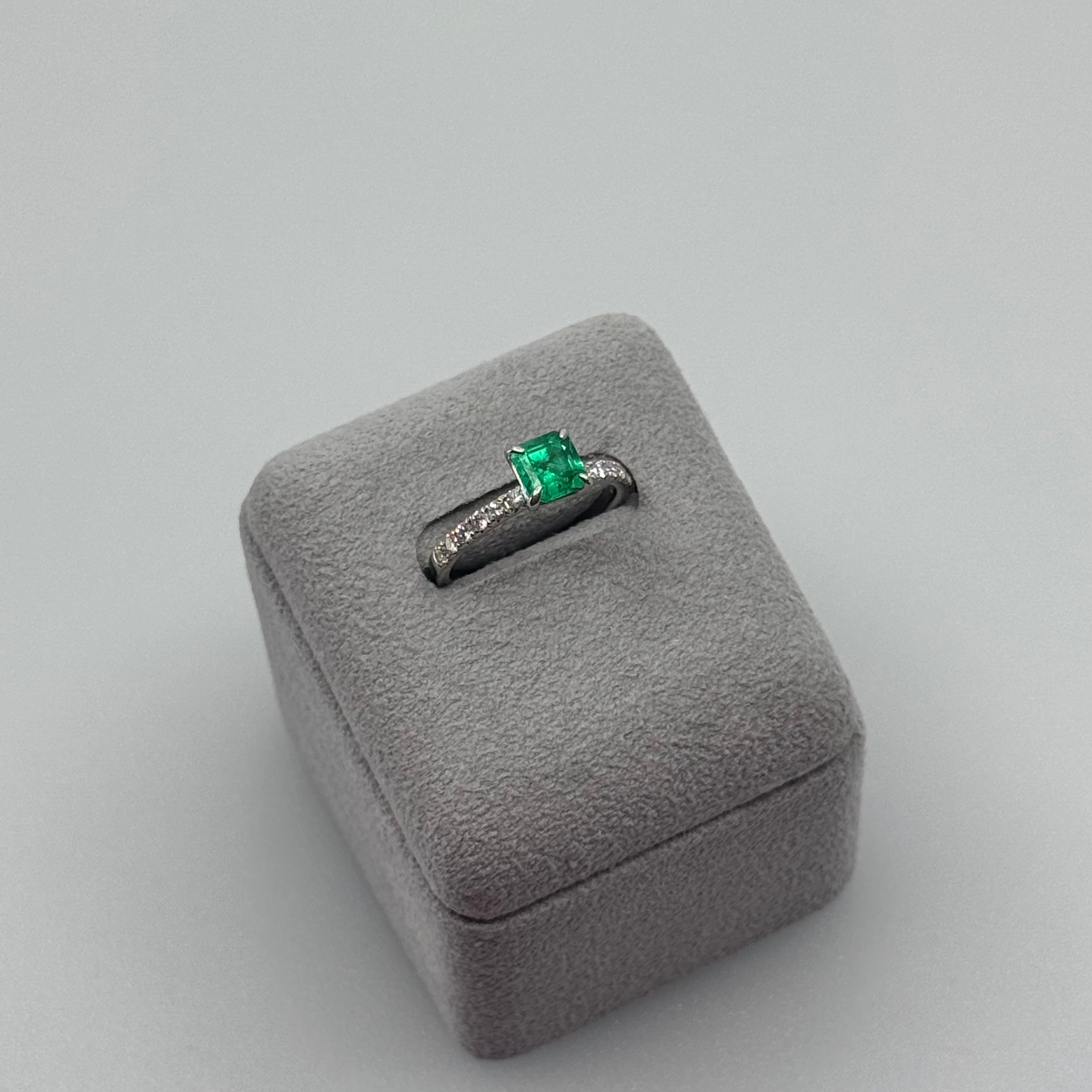 ［アルル］リング エメラルド 0.9ct SQ PT