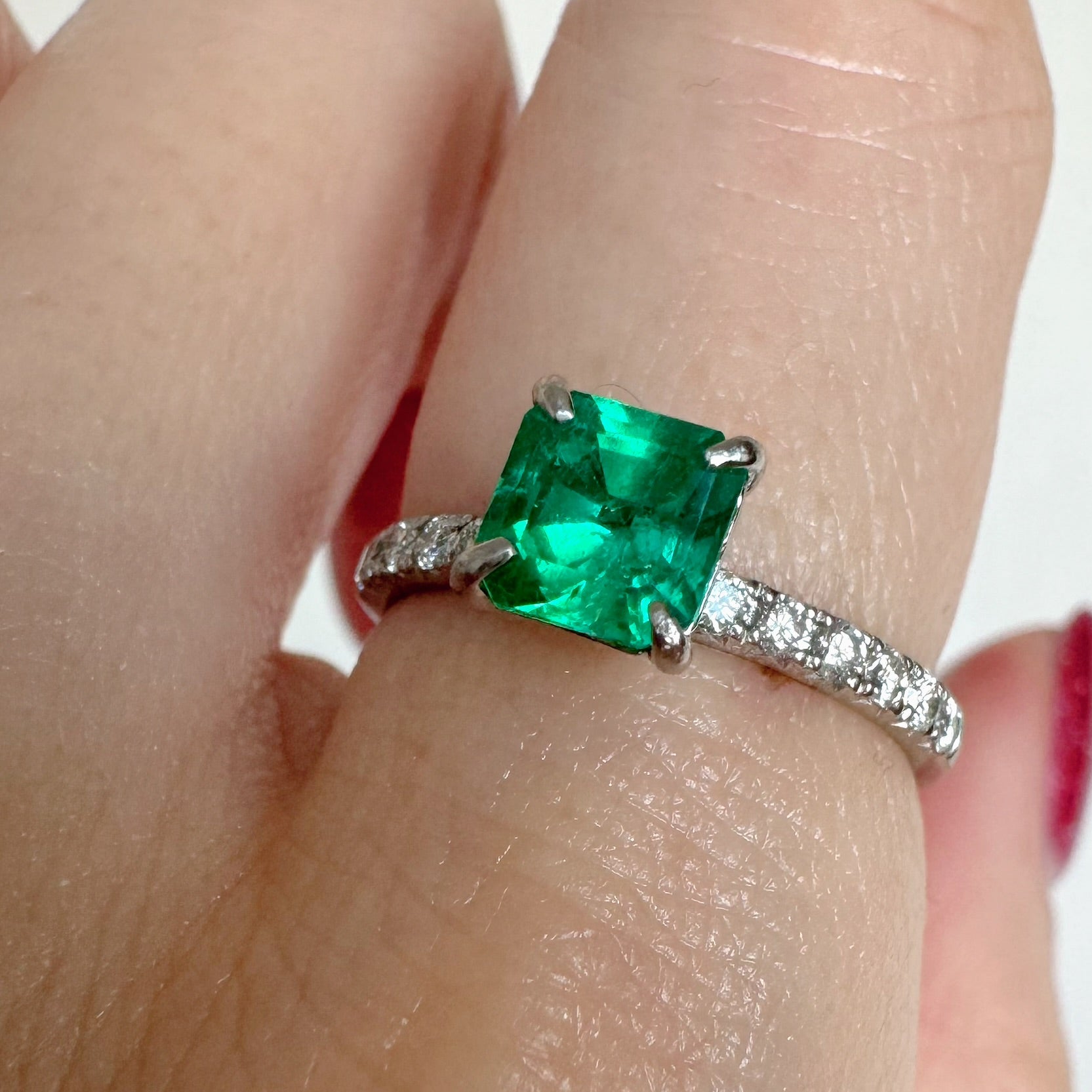 ［アルル］リング エメラルド 0.9ct SQ PT