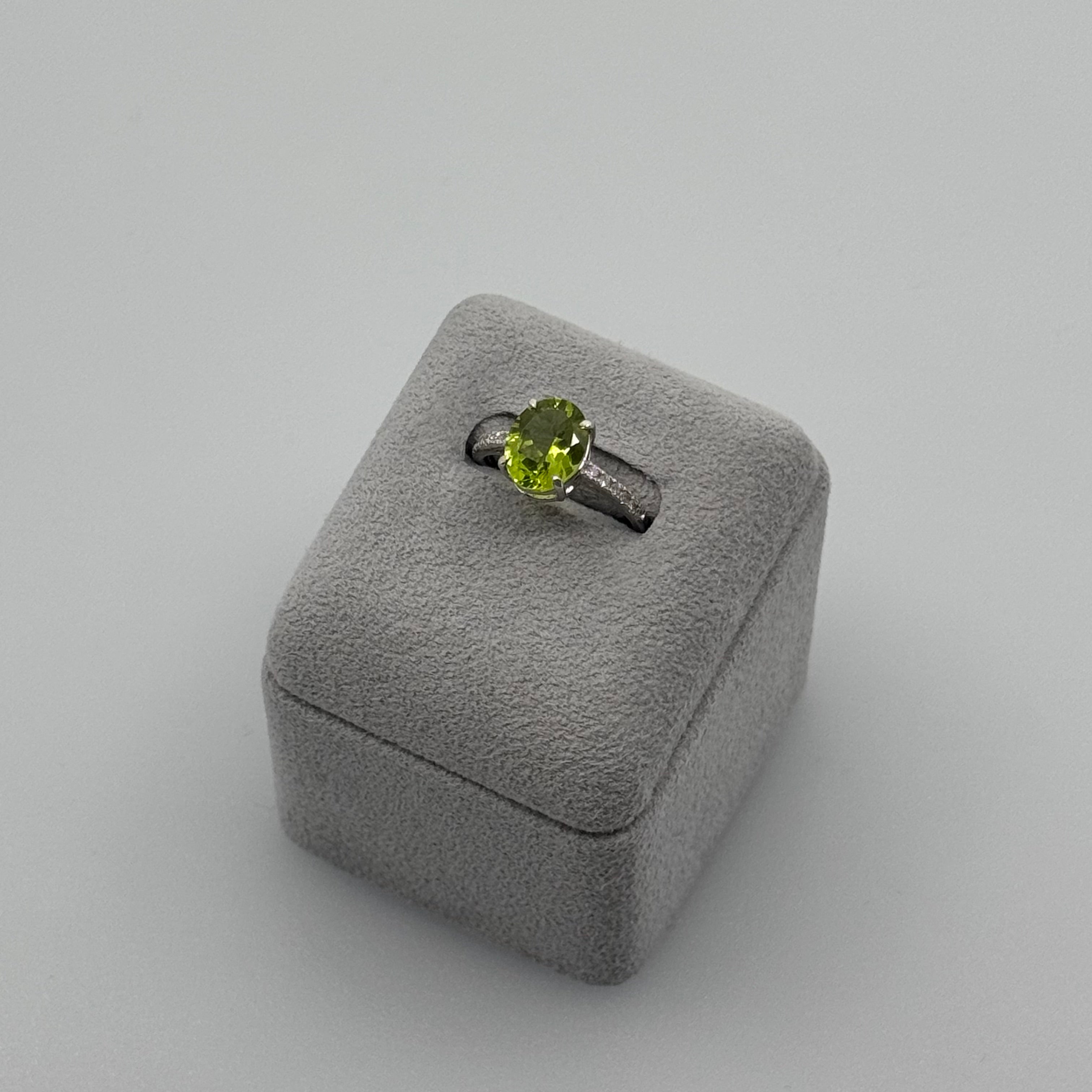 181［一点物］リング ペリドット 2ct OV PT