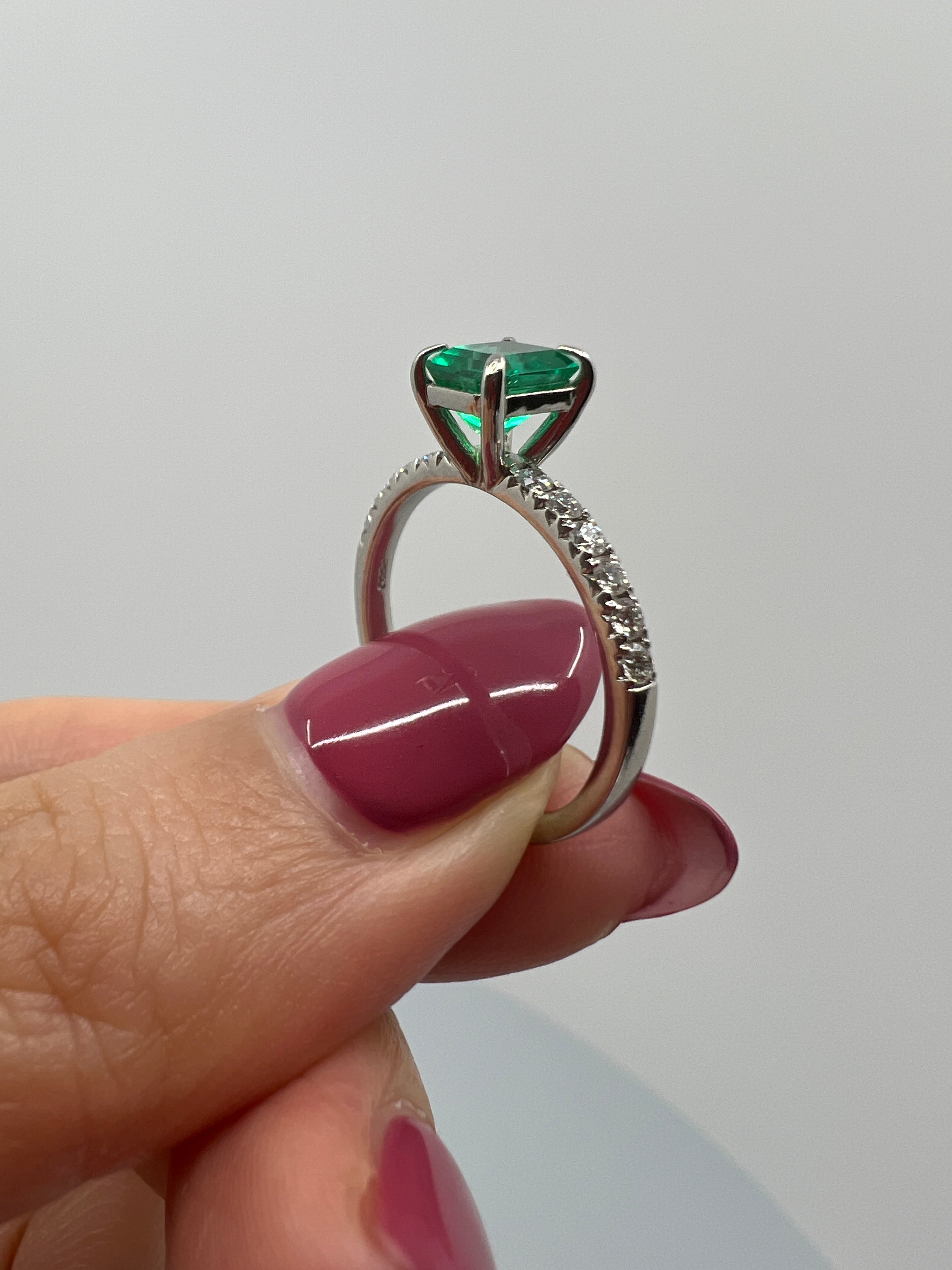 ［アルル］リング エメラルド 0.9ct SQ PT