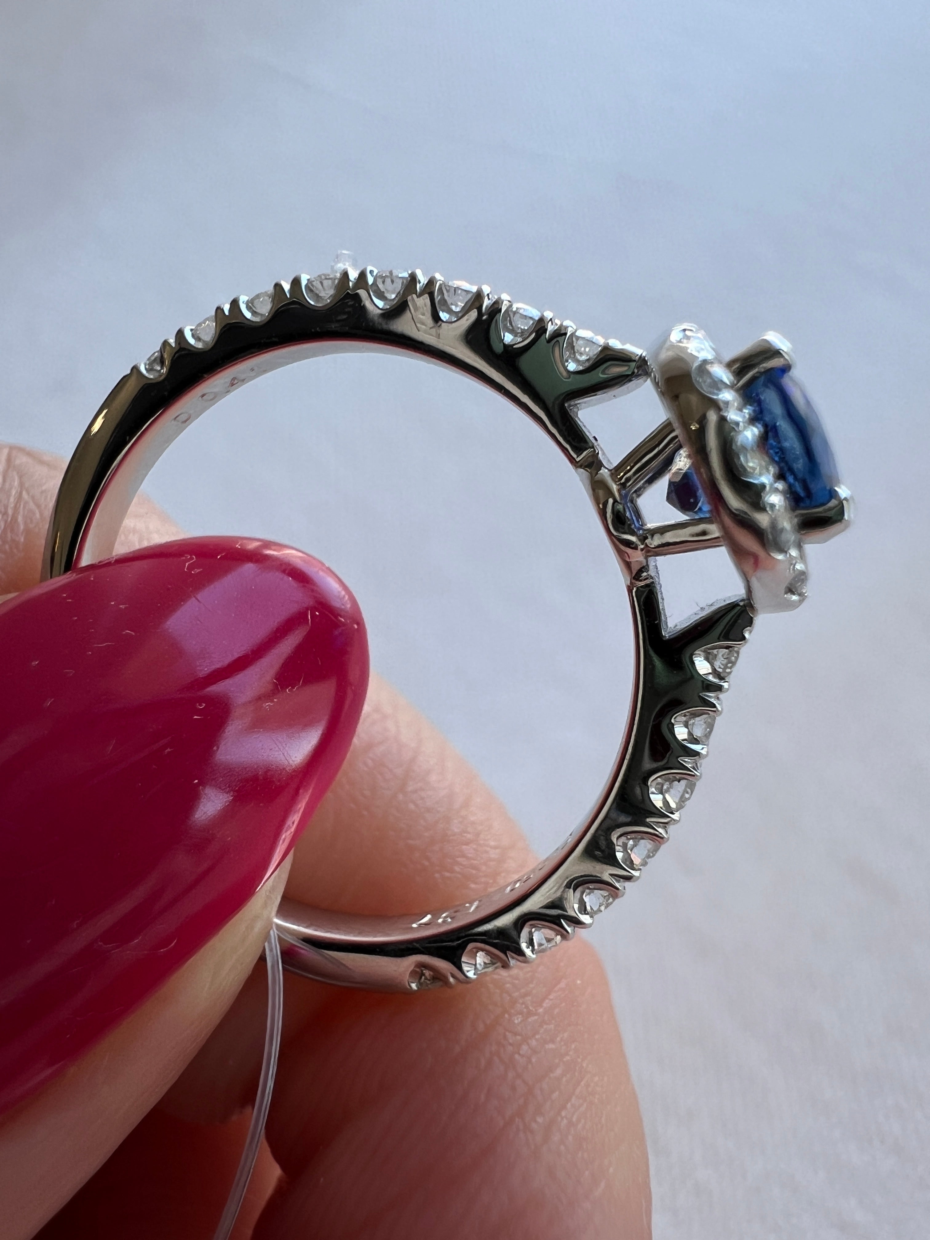 109-サフィール ブルーサファイア 中石1.3ct前後 PT OV リング 〜ロイヤルブルーサファイア リングAIGS｜AYAKO SAKURAI（櫻井 彩子（サクライ アヤコ））公式通販サイト