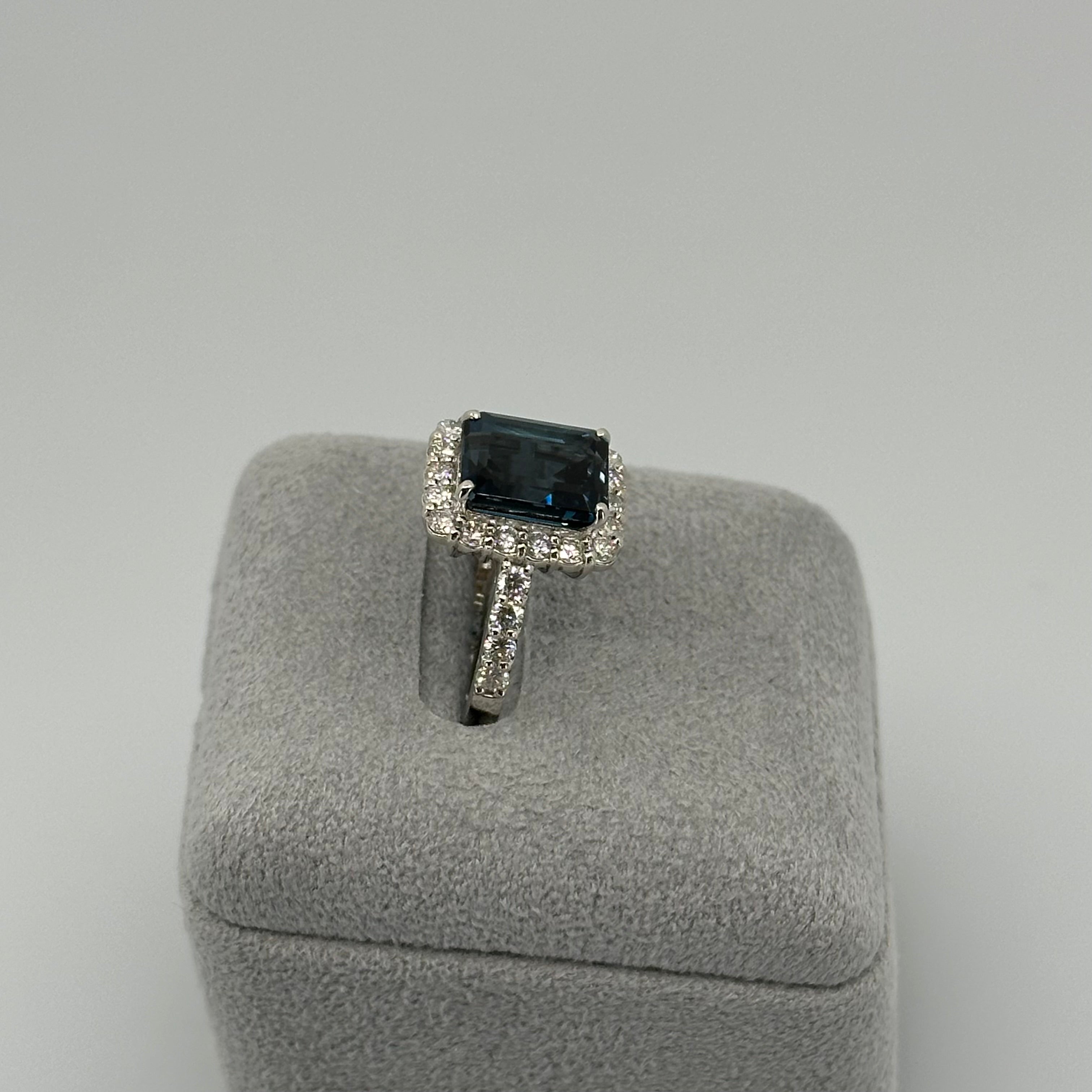 ［オデットの羽飾り］リング ロンドンブルートパーズ