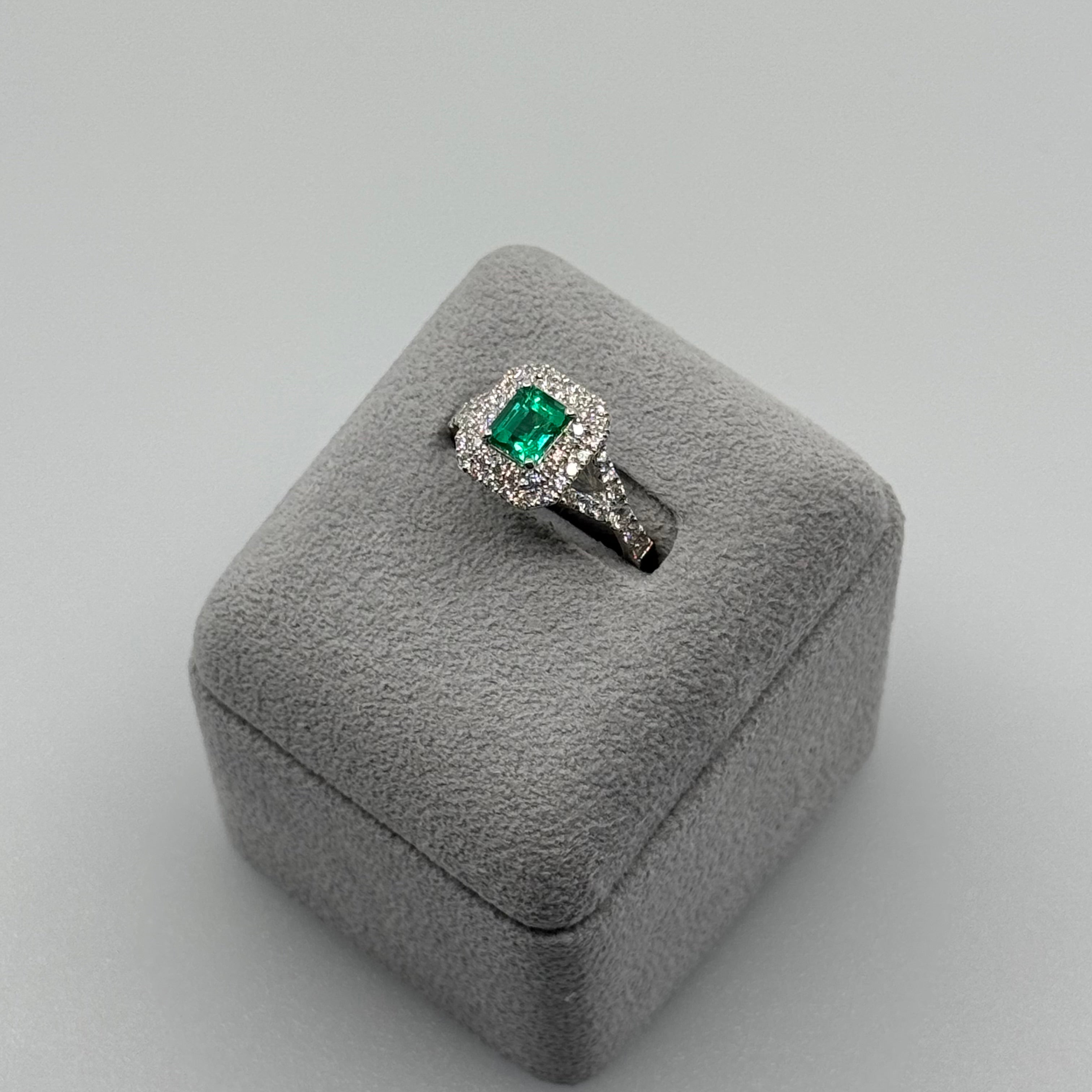 45［一点物］リング エメラルド 0.7ct SQ PT