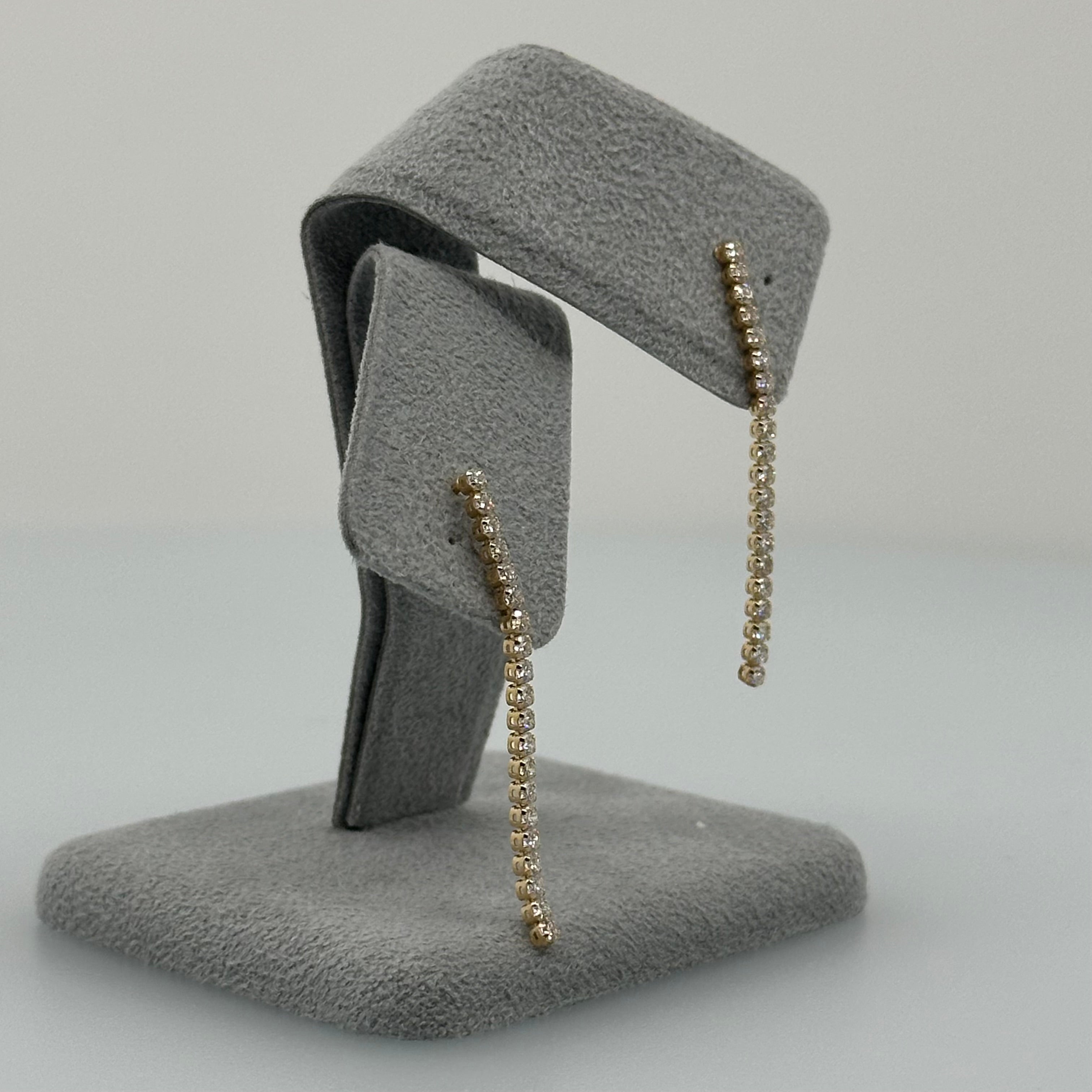 ［エタンスレ］ピアス ダイヤ  0.5ct前後×2