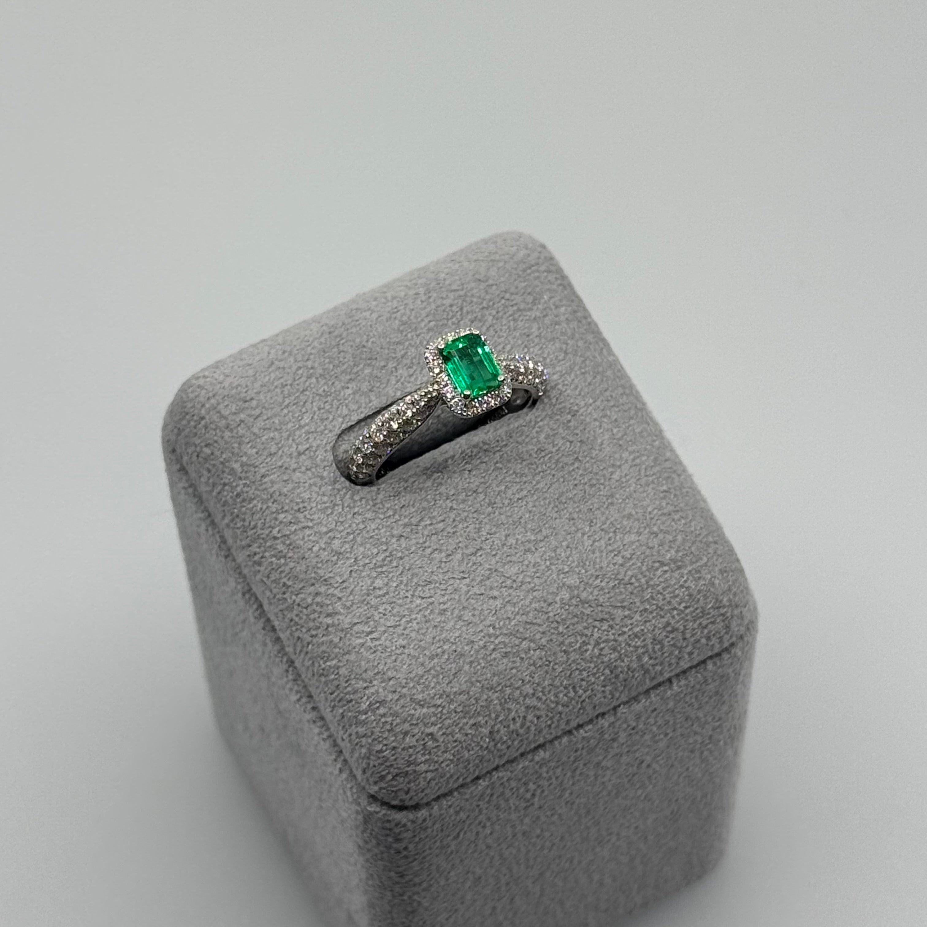 ［パリの小路］リング エメラルド  0.5ct前後 SQ