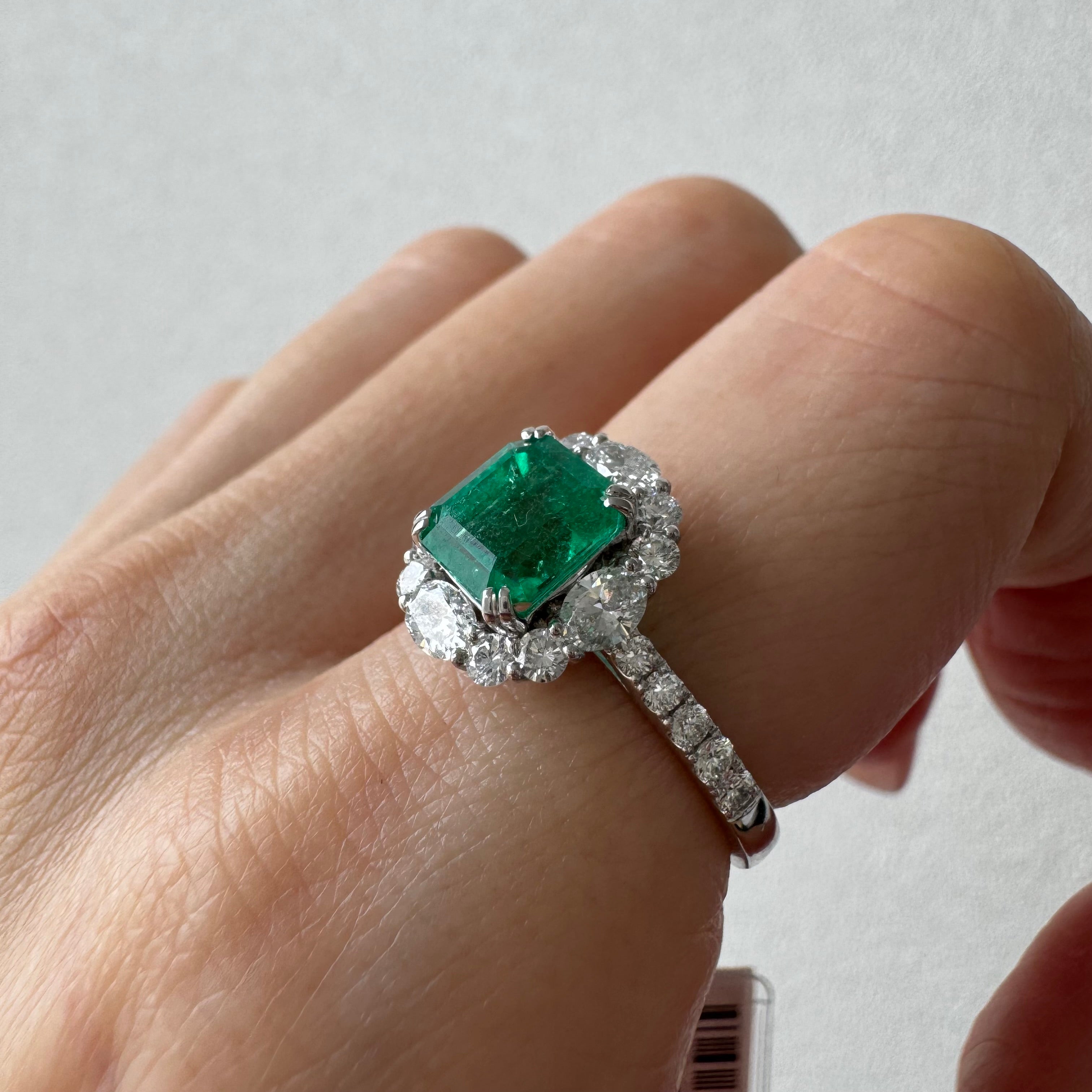 ［一点物］リング 超特品 エメラルド 中石1.7ct前後 SQ PT